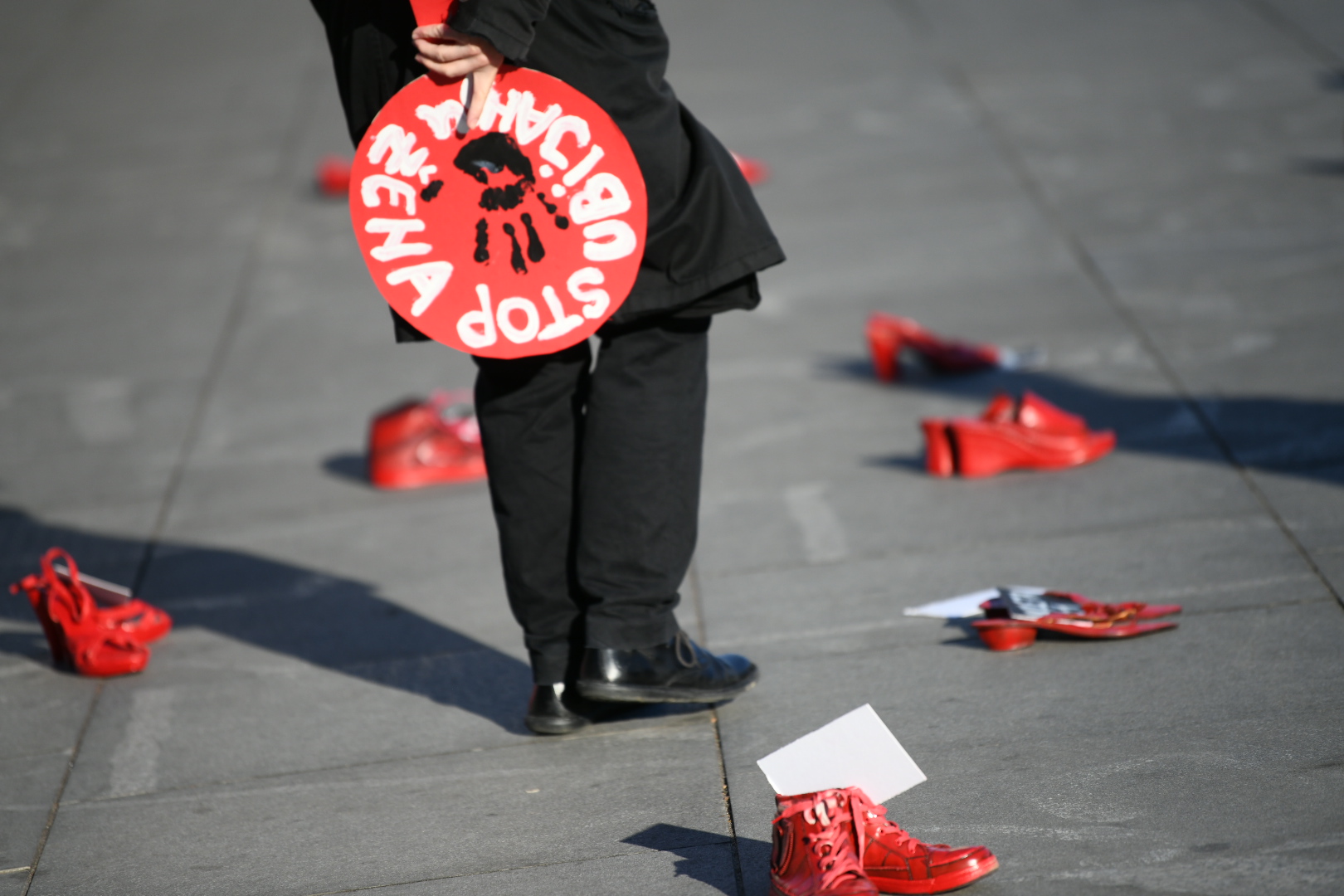 Beograd 06. decembar 2020. Protest  Zenski zivoti su vazni u organizaciji Autonomnog zenskog centra i Zena u crnom na Trgu republike Foto:Vesna Lalić/Nova.rs