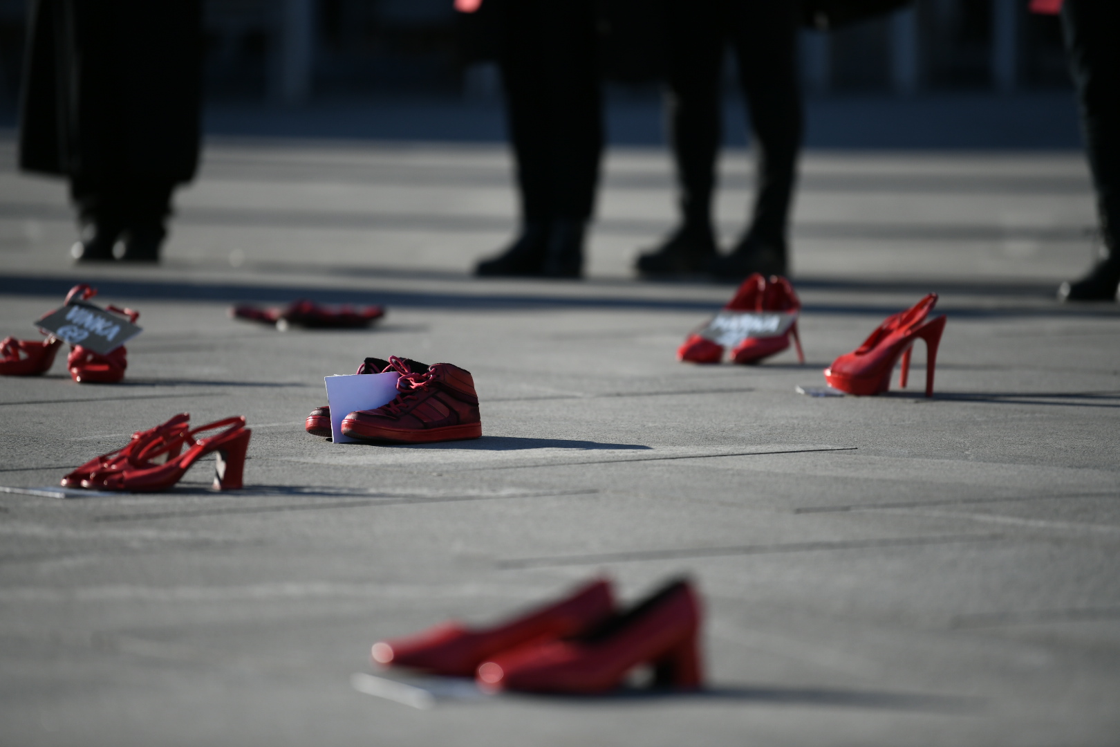 Beograd 06. decembar 2020. Protest  Zenski zivoti su vazni u organizaciji Autonomnog zenskog centra i Zena u crnom na Trgu republike Foto:Vesna Lalić/Nova.rs