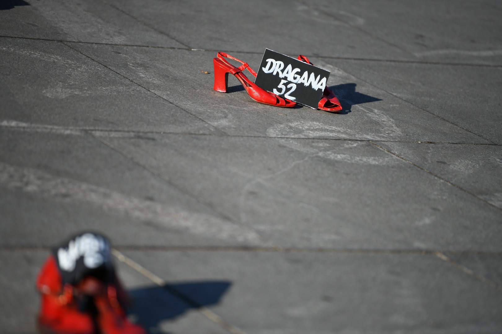 Beograd 06. decembar 2020. Protest  Zenski zivoti su vazni u organizaciji Autonomnog zenskog centra i Zena u crnom na Trgu republike Foto:Vesna Lalić/Nova.rs