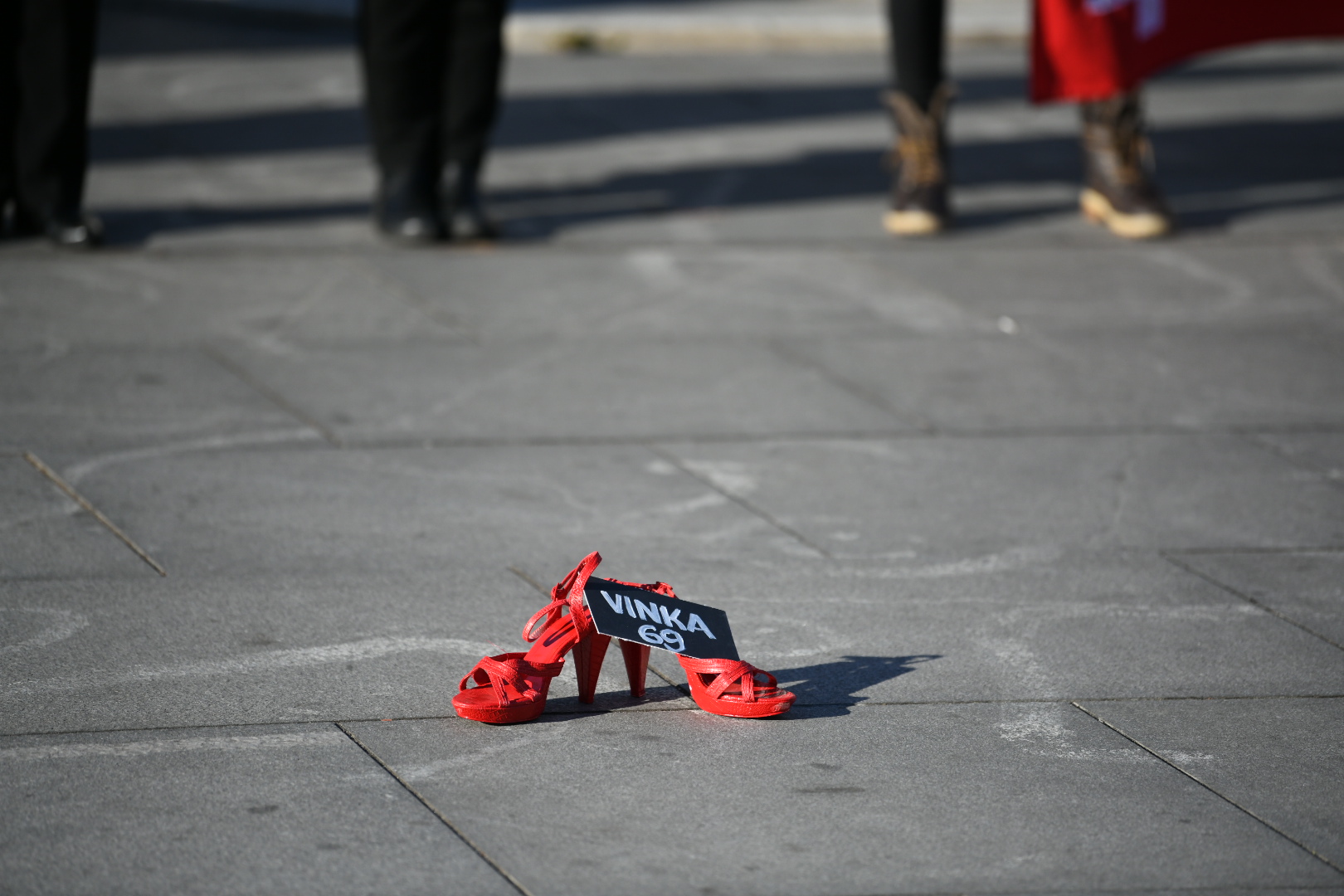 Beograd 06. decembar 2020. Protest  Zenski zivoti su vazni u organizaciji Autonomnog zenskog centra i Zena u crnom na Trgu republike Foto:Vesna Lalić/Nova.rs