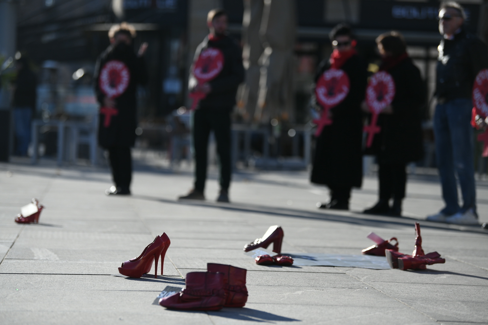 Beograd 06. decembar 2020. Protest  Zenski zivoti su vazni u organizaciji Autonomnog zenskog centra i Zena u crnom na Trgu republike Foto:Vesna Lalić/Nova.rs