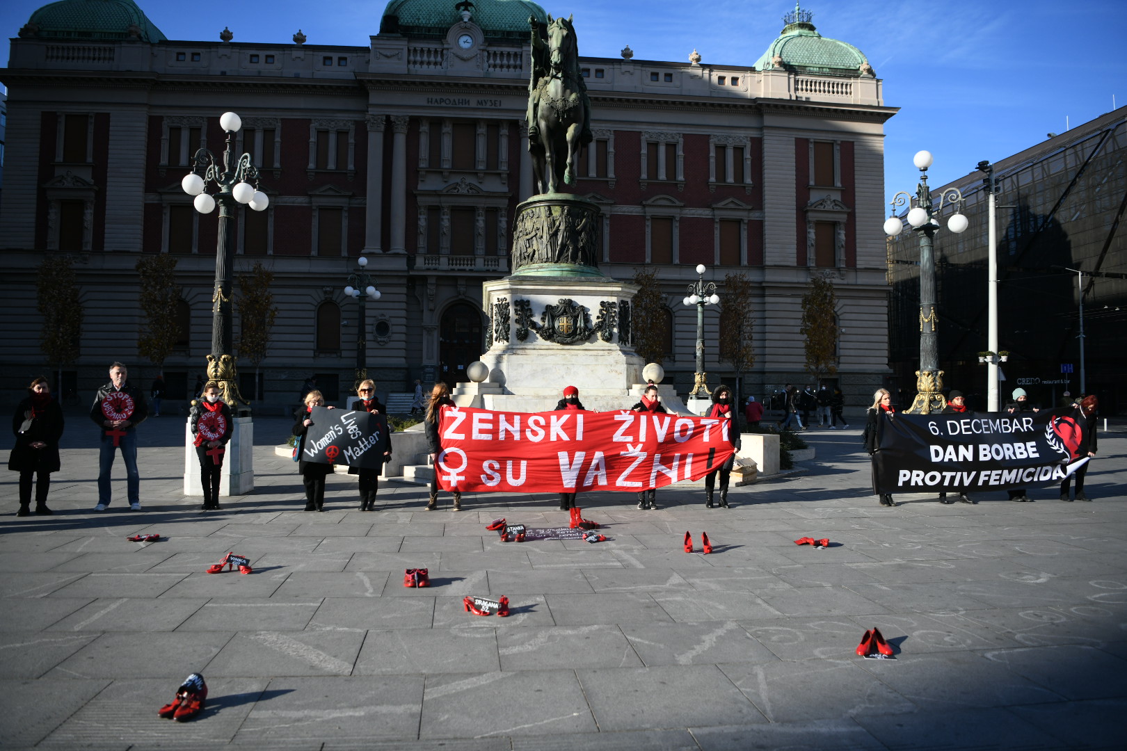 Beograd 06. decembar 2020. Protest  Zenski zivoti su vazni u organizaciji Autonomnog zenskog centra i Zena u crnom na Trgu republike Foto:Vesna Lalić/Nova.rs