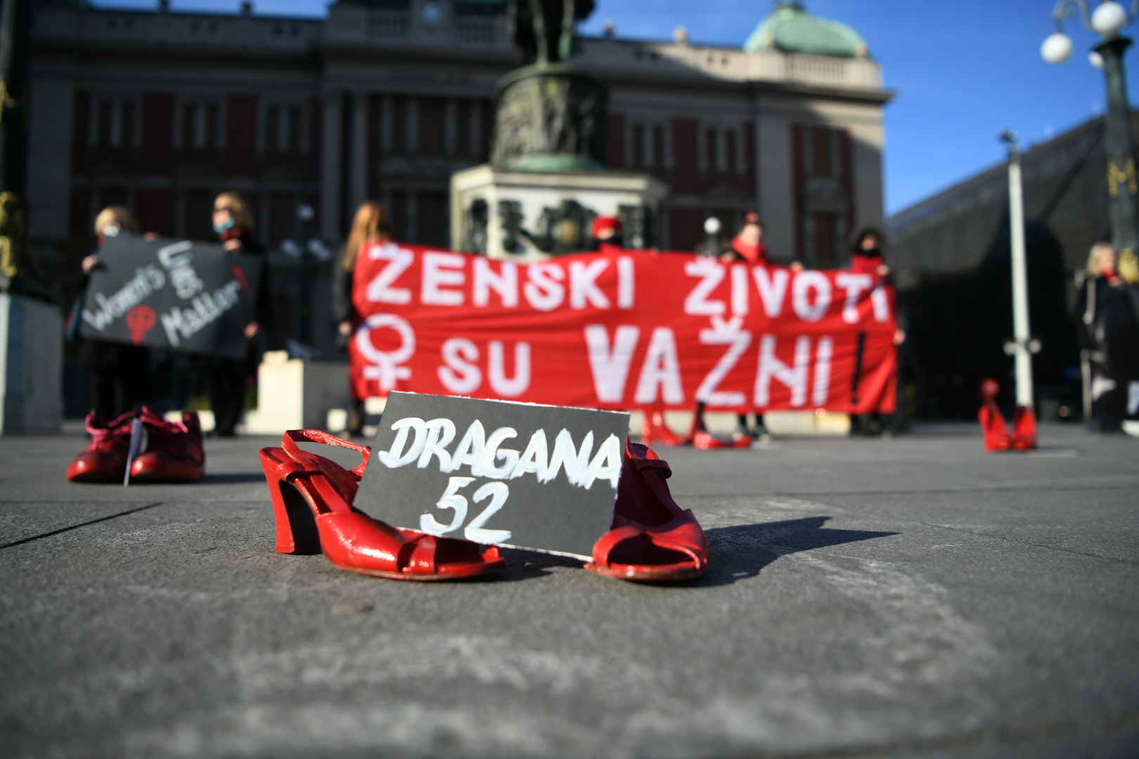 Beograd 06. decembar 2020. Protest  Zenski zivoti su vazni u organizaciji Autonomnog zenskog centra i Zena u crnom na Trgu republike Foto:Vesna Lalić/Nova.rs