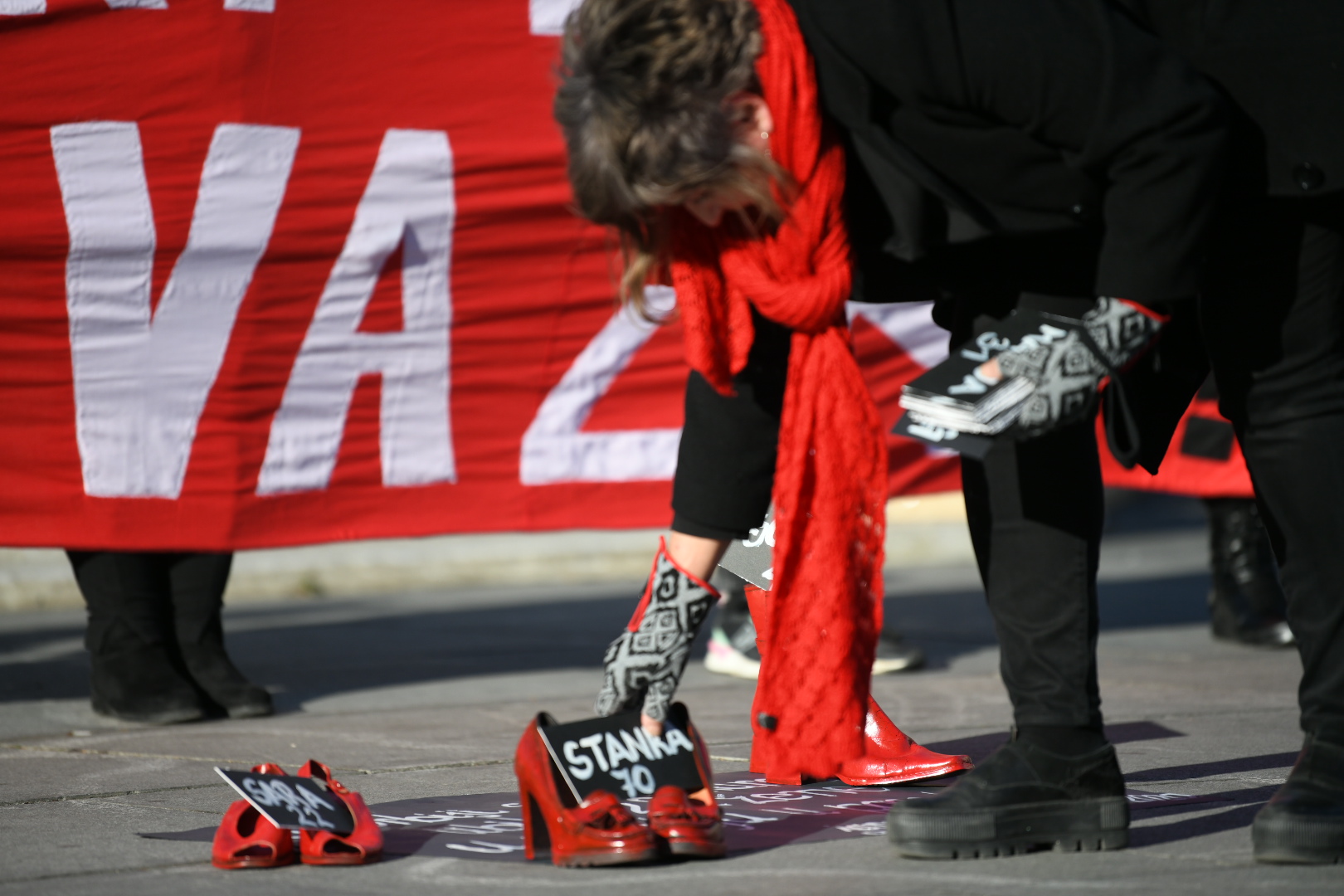 Beograd 06. decembar 2020. Protest  Zenski zivoti su vazni u organizaciji Autonomnog zenskog centra i Zena u crnom na Trgu republike Foto:Vesna Lalić/Nova.rs
