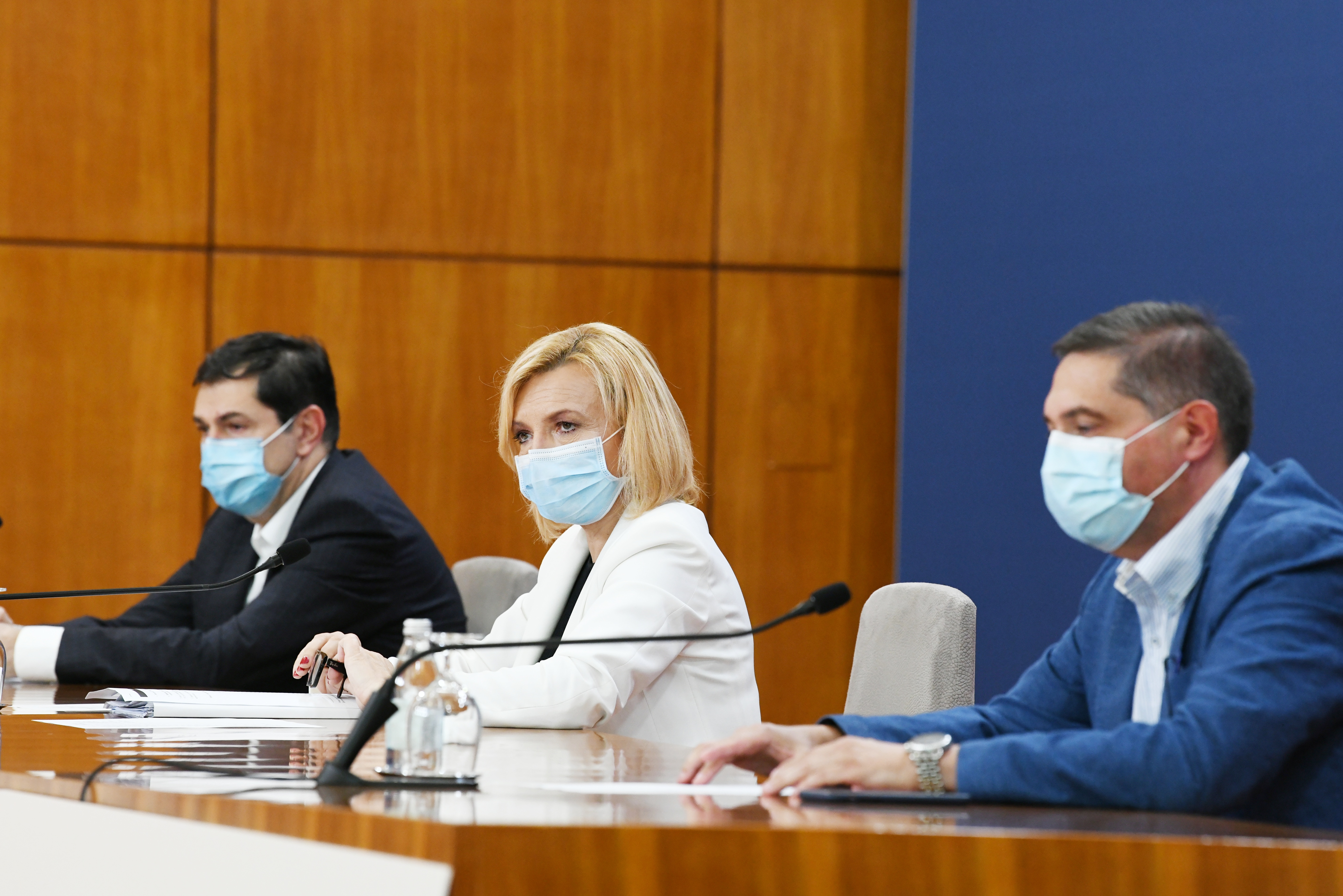 direktorka "Batuta" dr Verica Jovanović, direktor KCS dr Milika Ašanin i direktor Centra za anesteziju i reanimaciju KCS dr Nebojša Lađević