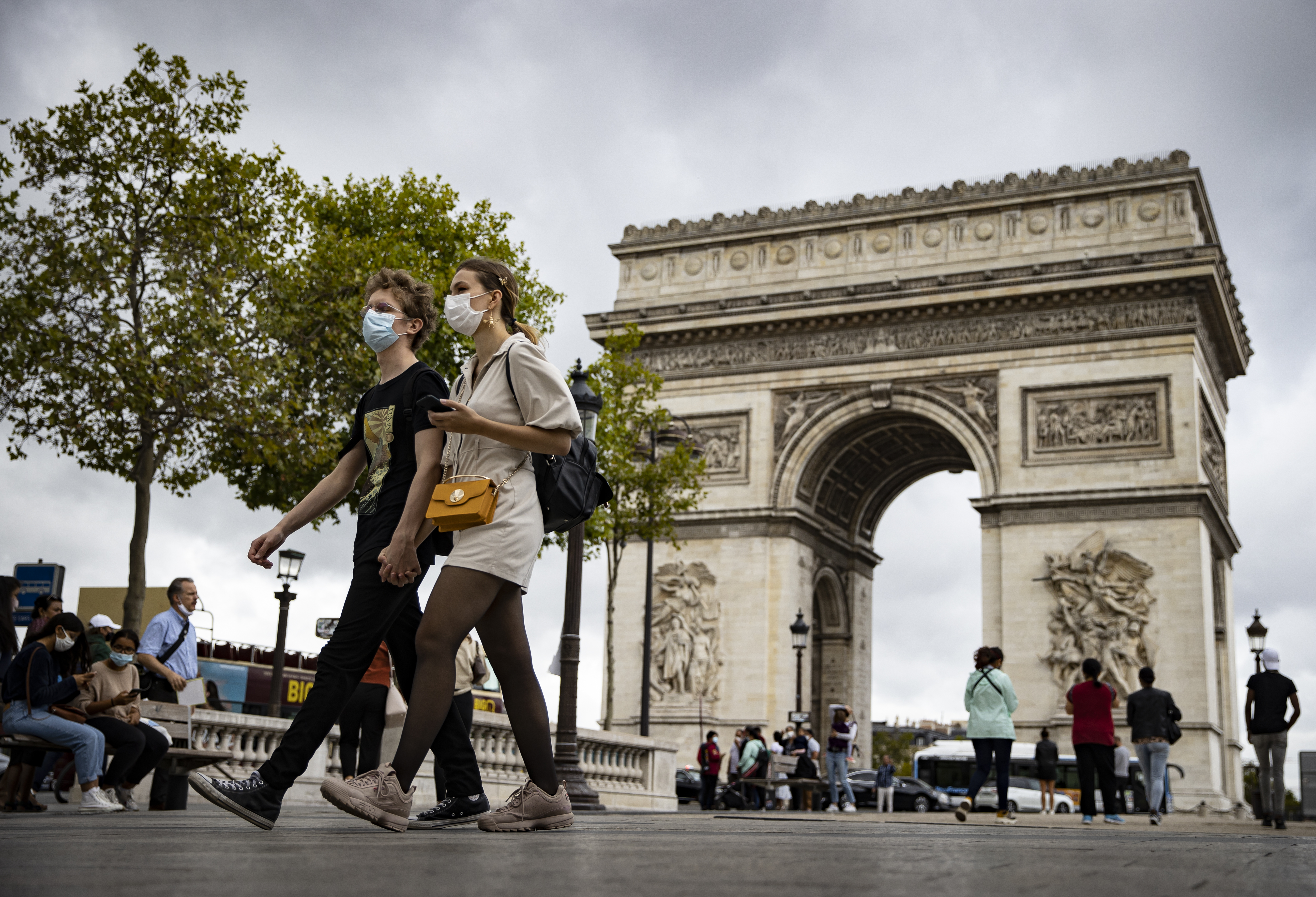 Protective face masks mandatory across Paris