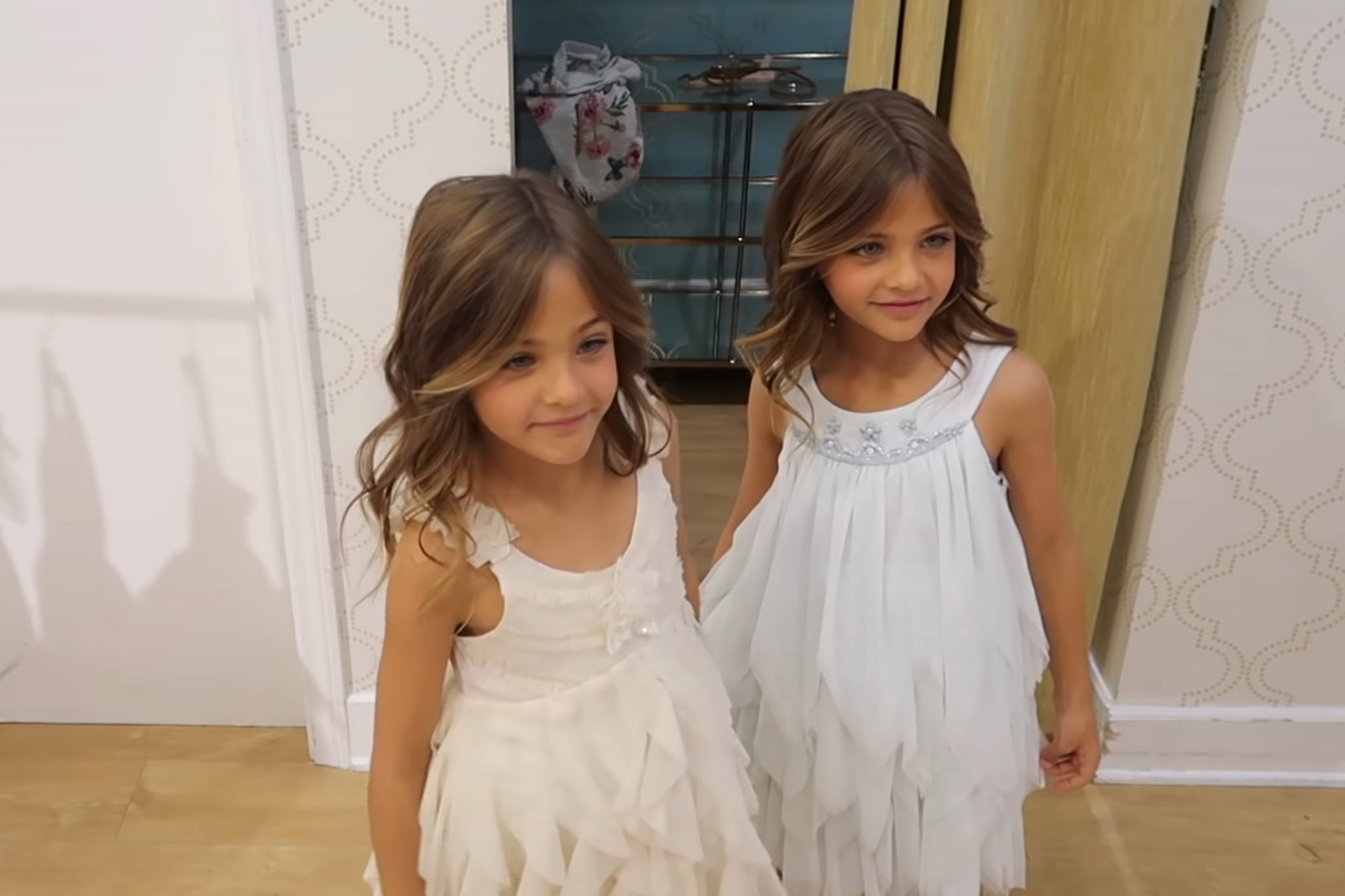 Ava Maria i Leah Clements