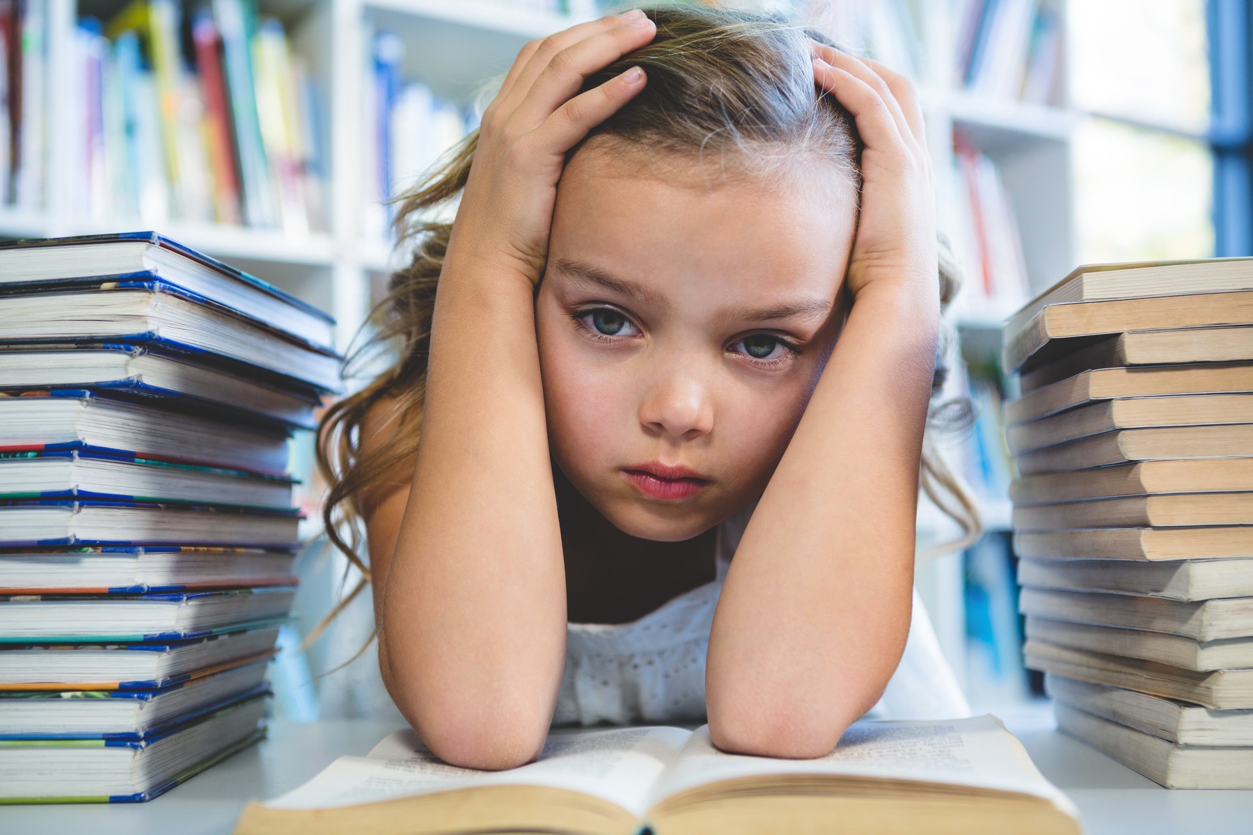 Close-up of stressed girl with head in hand at school library,Image: 309040246, License: Rights-managed, Restrictions: , Model Release: yes, Credit line: Wavebreak Media LTD / Wavebreak / Profimedia