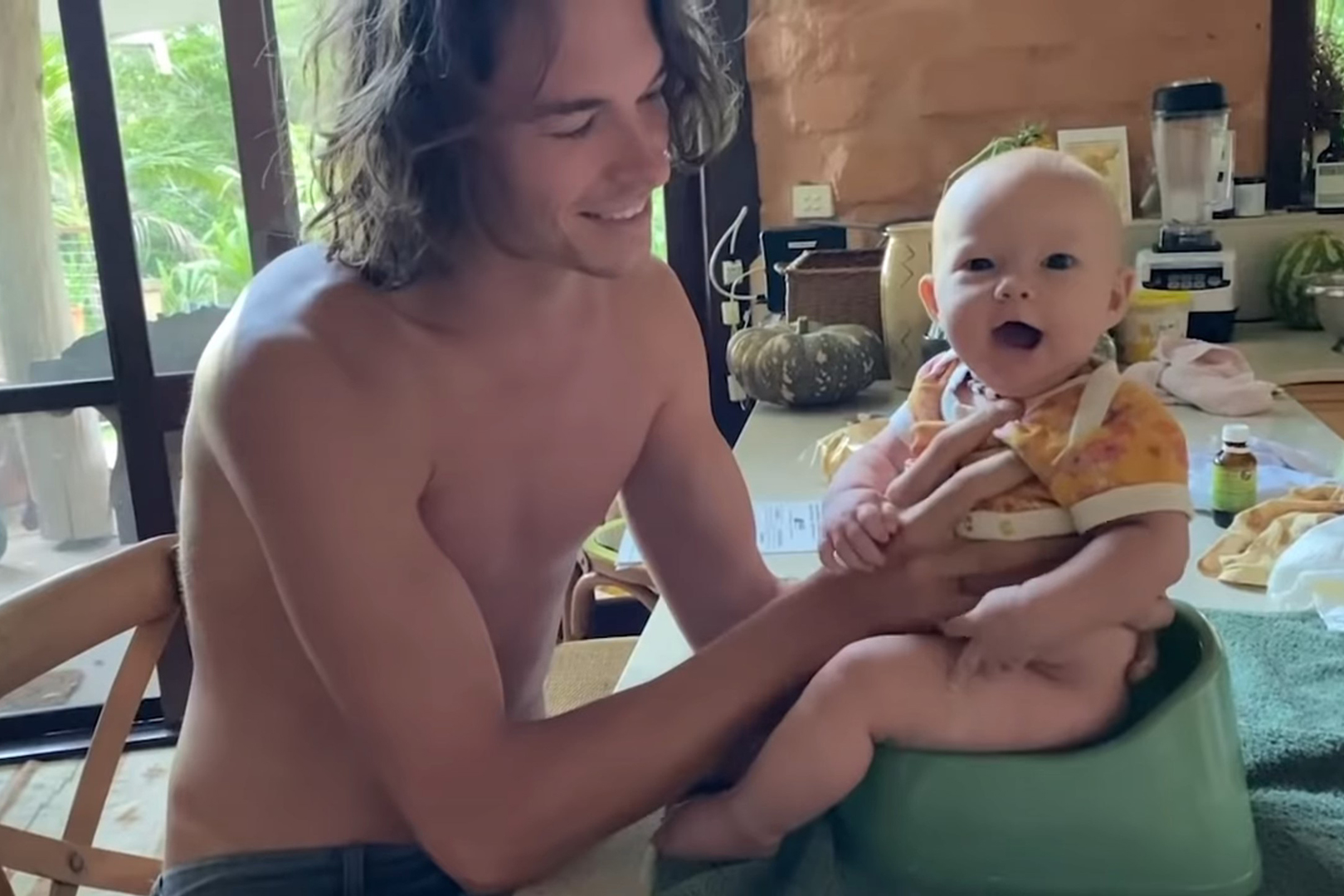 Odvikavanje dvonedeljne bebe od pelena