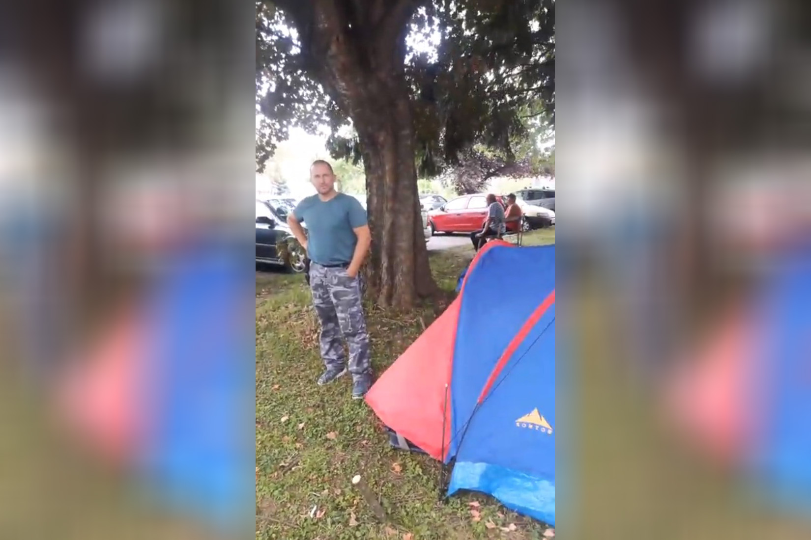 Šator ispred bolnice, otac malog Šimuna