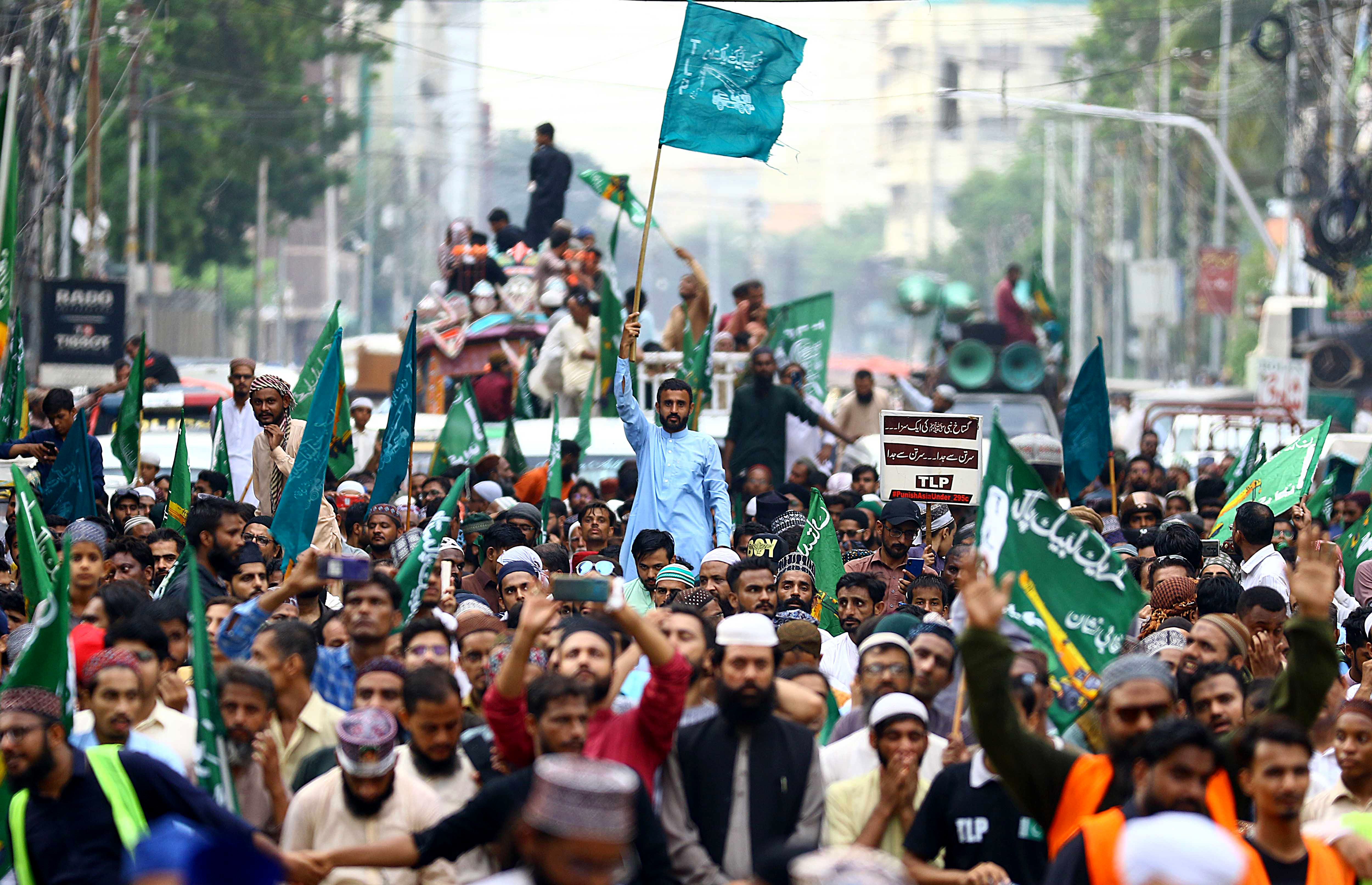 Pakistan protest against Charlie Hebdo cartoon