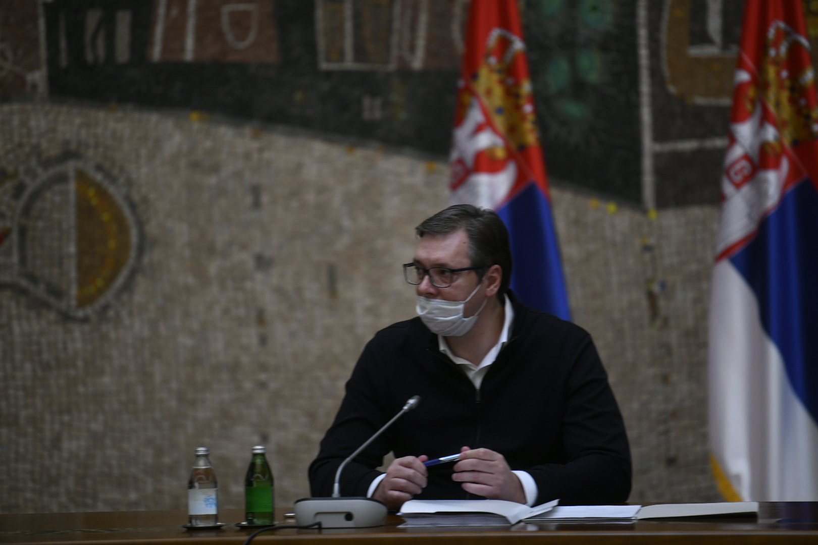 Beograd 02.04.2020. Aleksandar Vučić maska, rukavice, zaštita, koronavirus, vanredno stanje,Početak sednice Kriznog štaba u Palati Srbija Foto:Nemanja Jovanović/Nova.rs