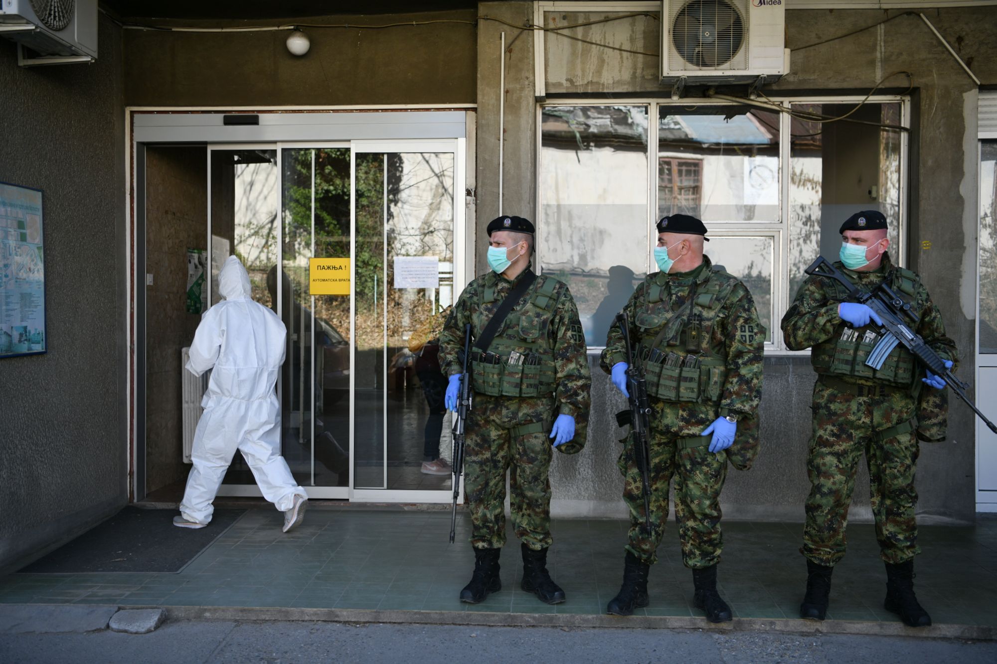 Infektivna klinika, vojska, vojnici, maske, sa maskama, Foto: Filip Krainčanić/Nova.rs