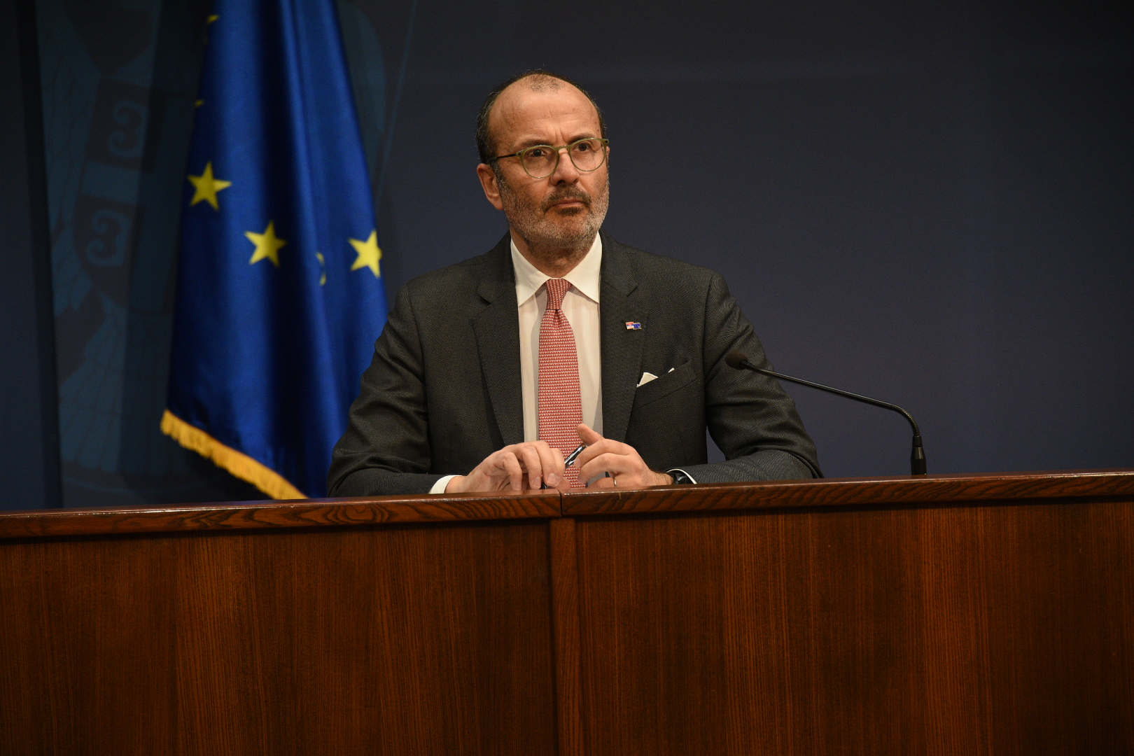 Beograd 20.03.2020. Sem Fabrici, ambasador i šef Delegacije Evropske unije u Srbij. Potpisivanje sporazuma Foto: Dragan Mujan/Nova.rs