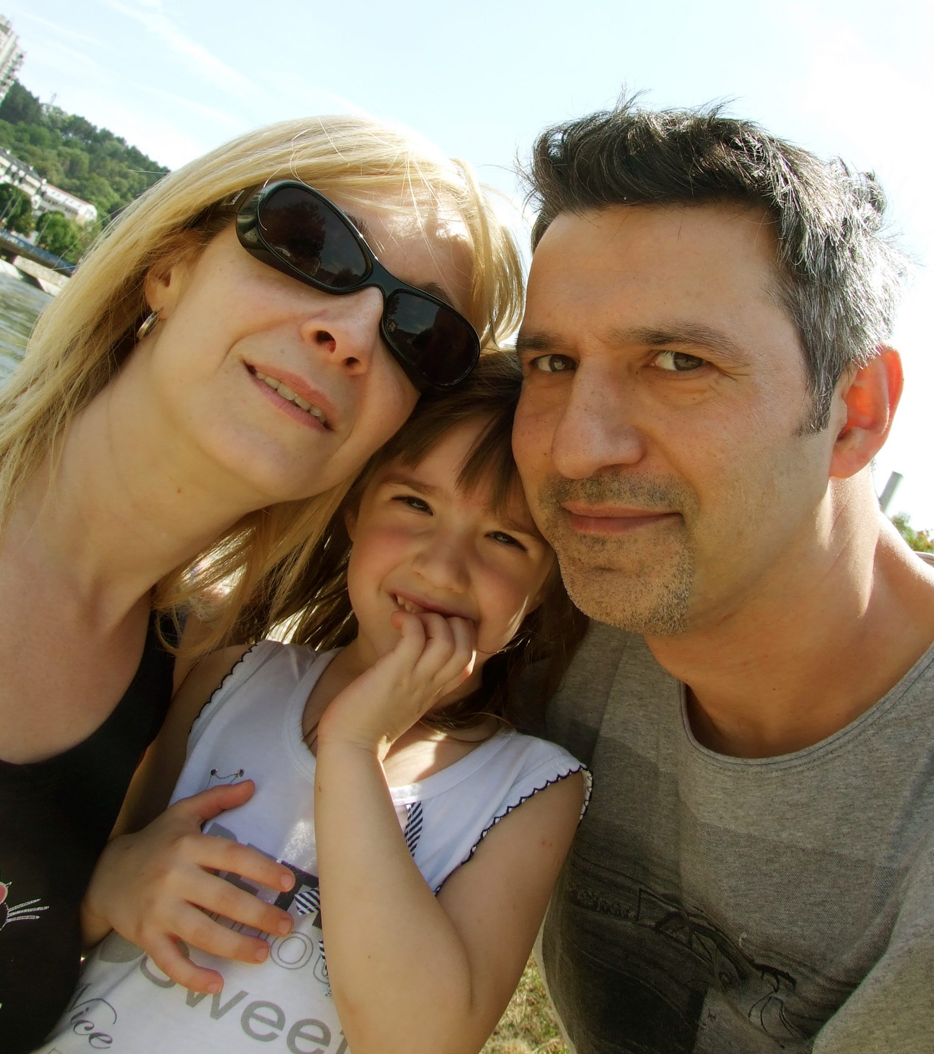 Mama Ivana, mala Neda i tata Nebojša; foto Nebojša Đokić