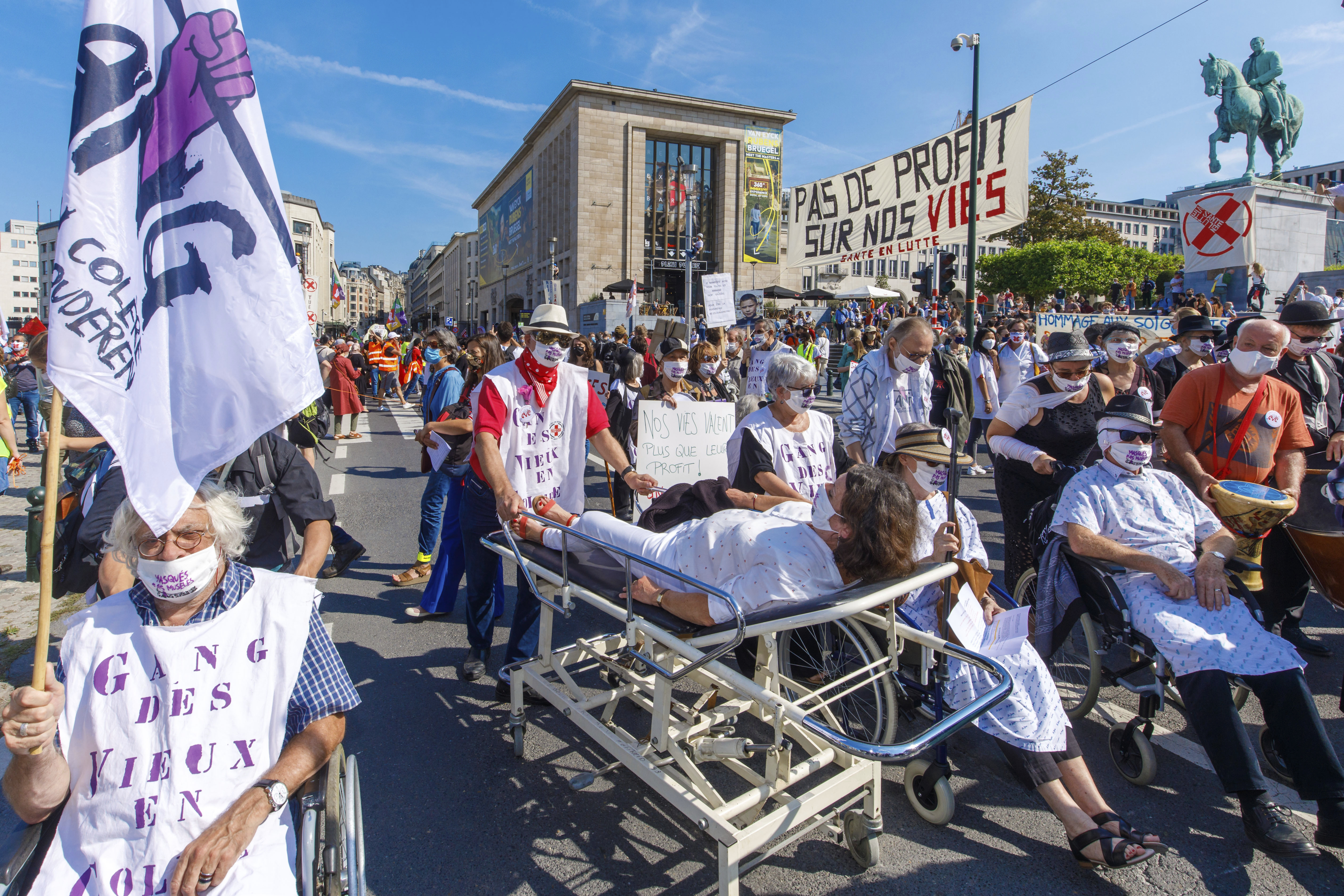 Brisel, protest
Health sector workers demonstrate in the center of Brussels, Sunday, Sept. 13, 2020. Healthcare workers demonstrated Sunday to demand more recognition and better equipment. Sign reads 'no profit on our lives'. (AP Photo/Olivier Matthys)
