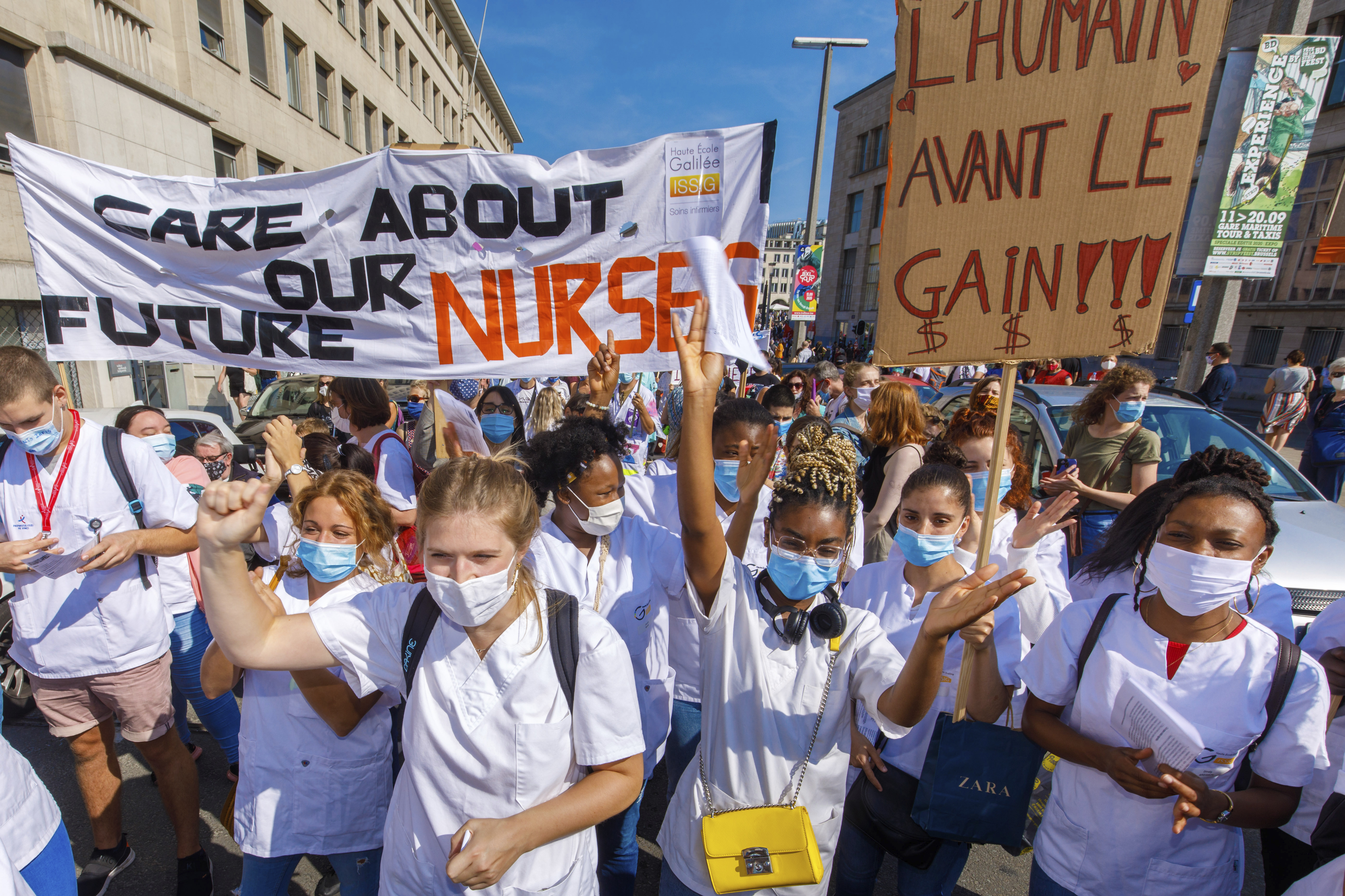 Brisel, protest
Health sector workers demonstrate in the center of Brussels, Sunday, Sept. 13, 2020. Healthcare workers demonstrated Sunday to demand more recognition and better equipment. Sign reads 'humanity before profit'. (AP Photo/Olivier Matthys)