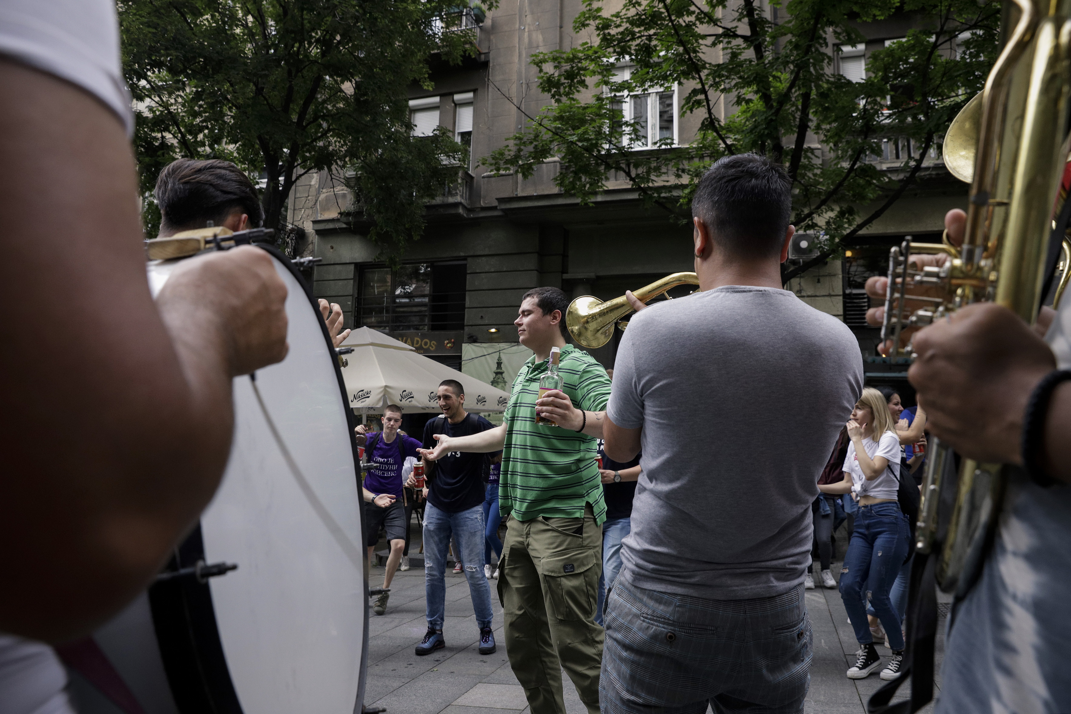 Beograd, 18. juna 2020. - Beogradski maturanti okupili su se danas i tradicionalno proslavili kraj skolovanja.  FOTO TANJUG /ANDRIJA VUKELIC / an