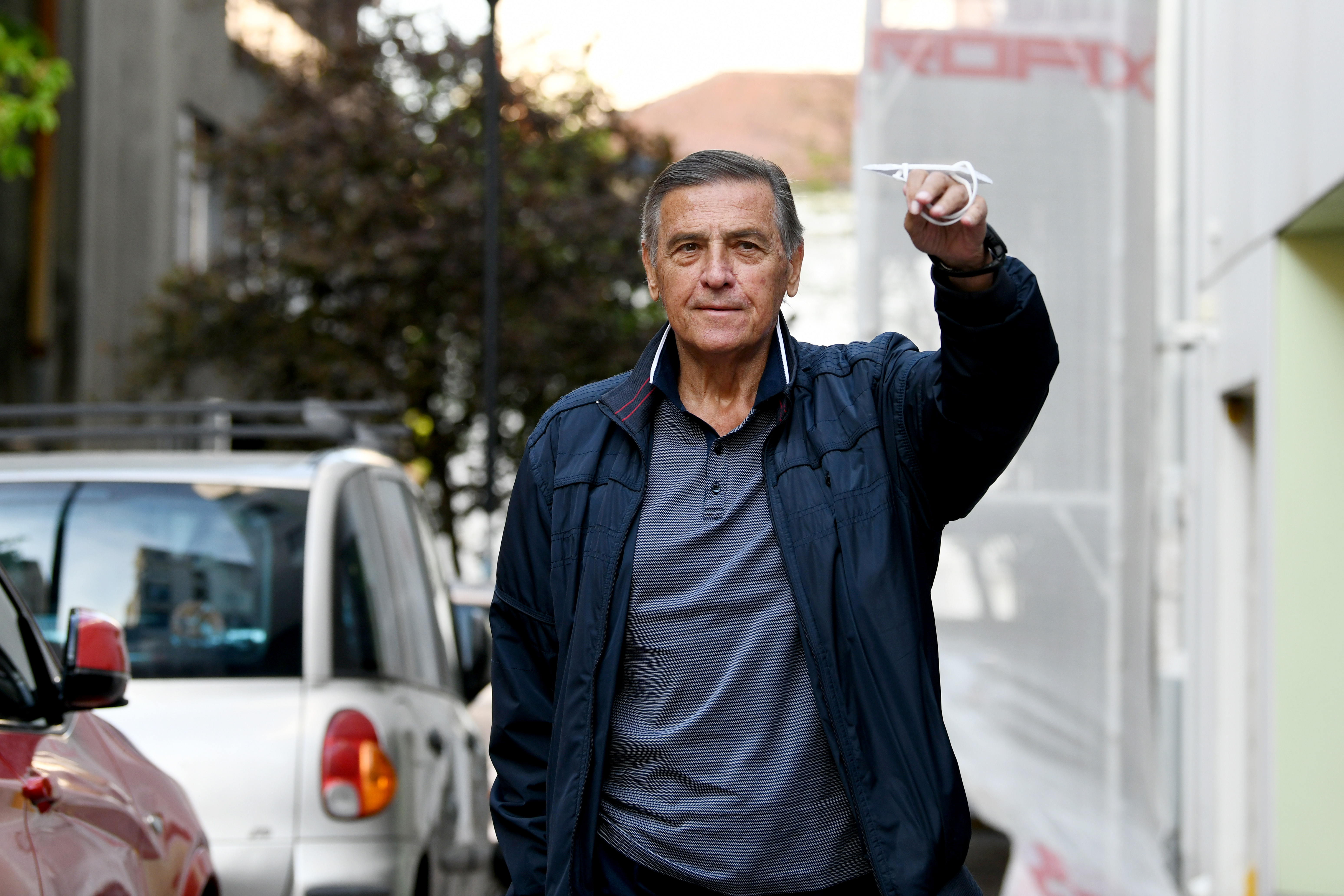 BEOGRAD 21.04.2020 Milutin Mrkonjić, šetnja sa penzionerima, prvi put šetnja starijih osoba, penzioneri Foto:Vesna Lalić/Nova.rs