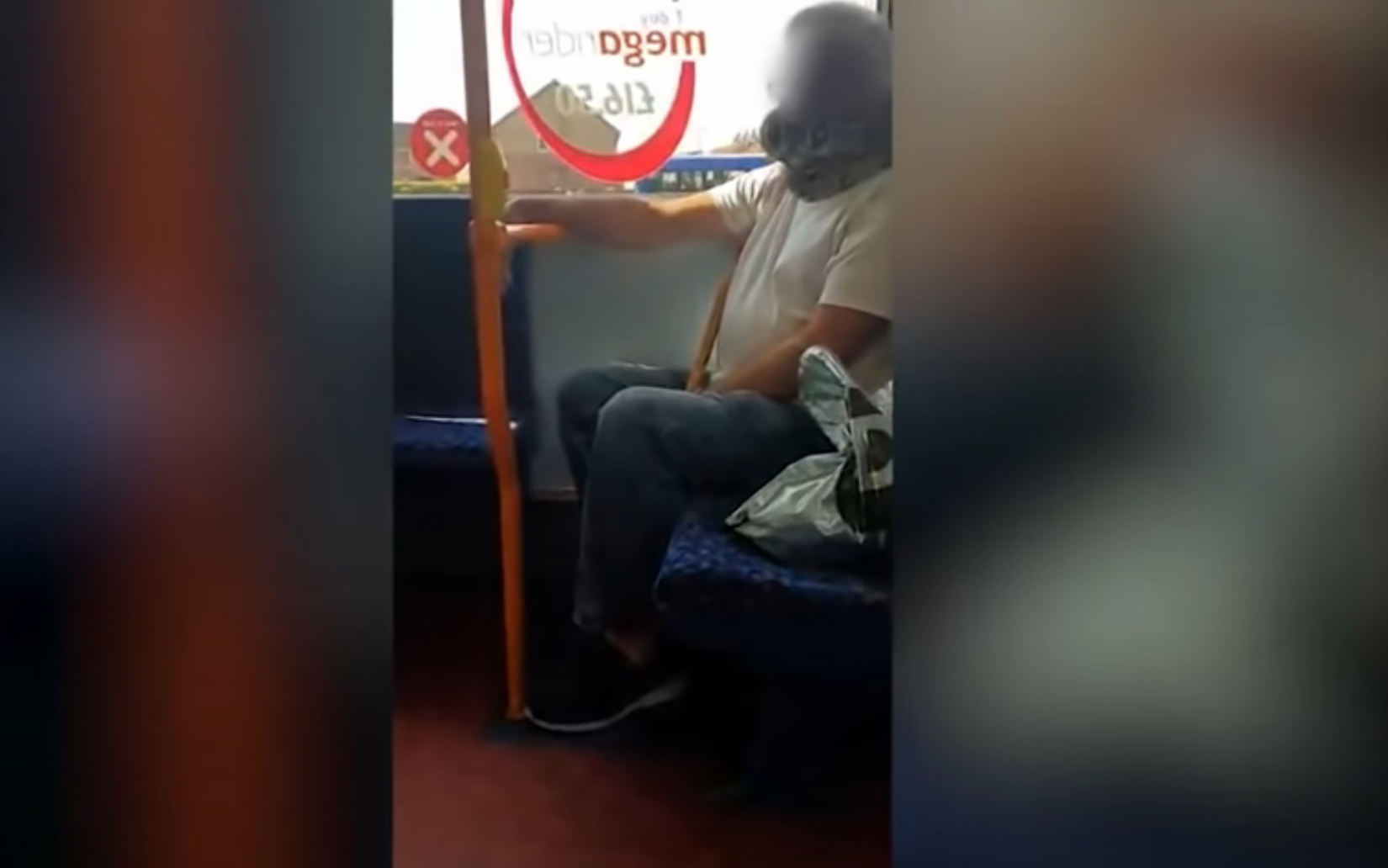 zmija oko vrata autobus