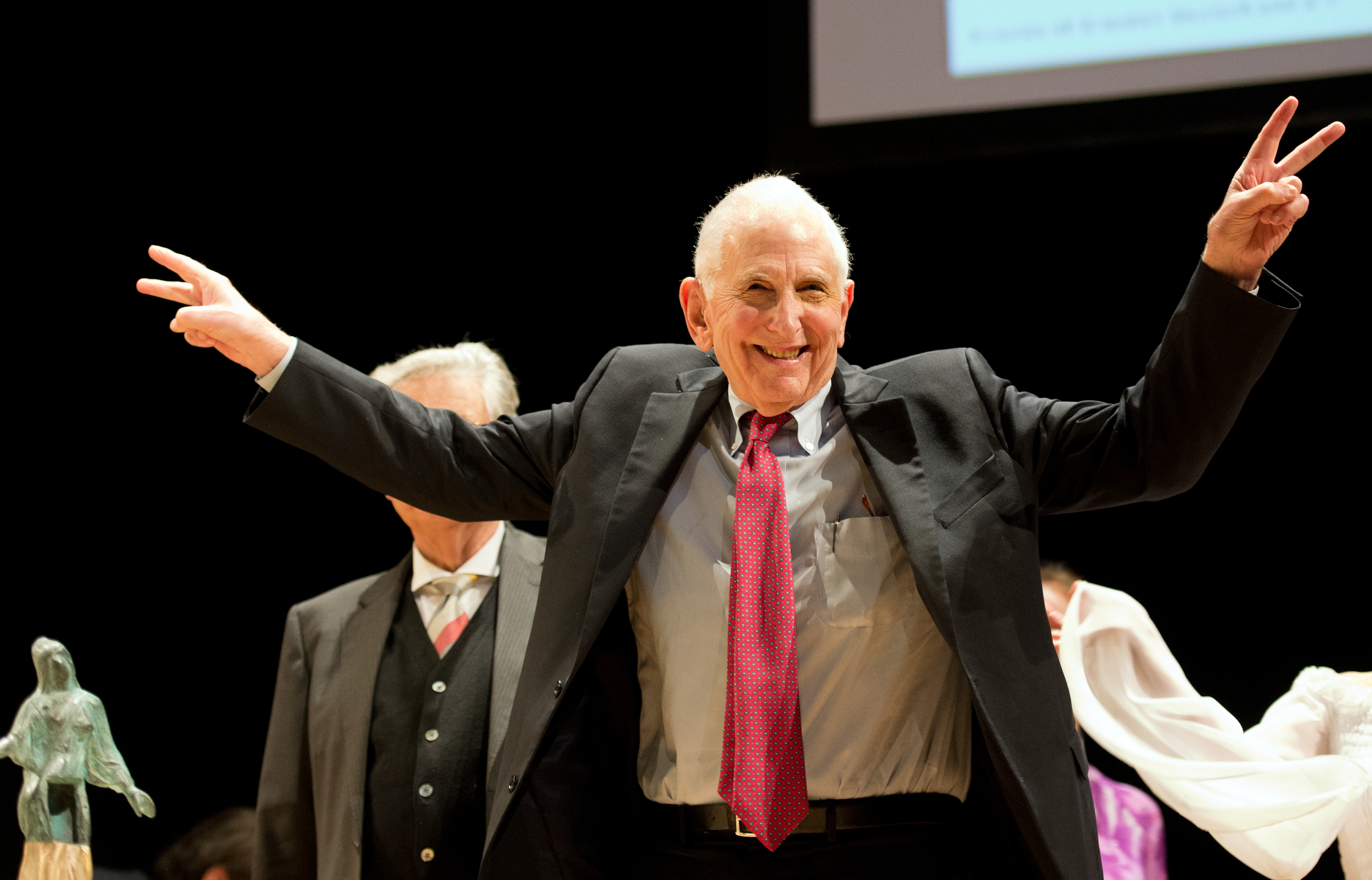 epa05173516 The 'Pentagon Papers' whistleblower and peace activist Daniel Ellsberg receives the peace 'Dresden Prize' the Semperoper in Dresden, Germany, 21 February 2016.  EPA/ARNO BURGI