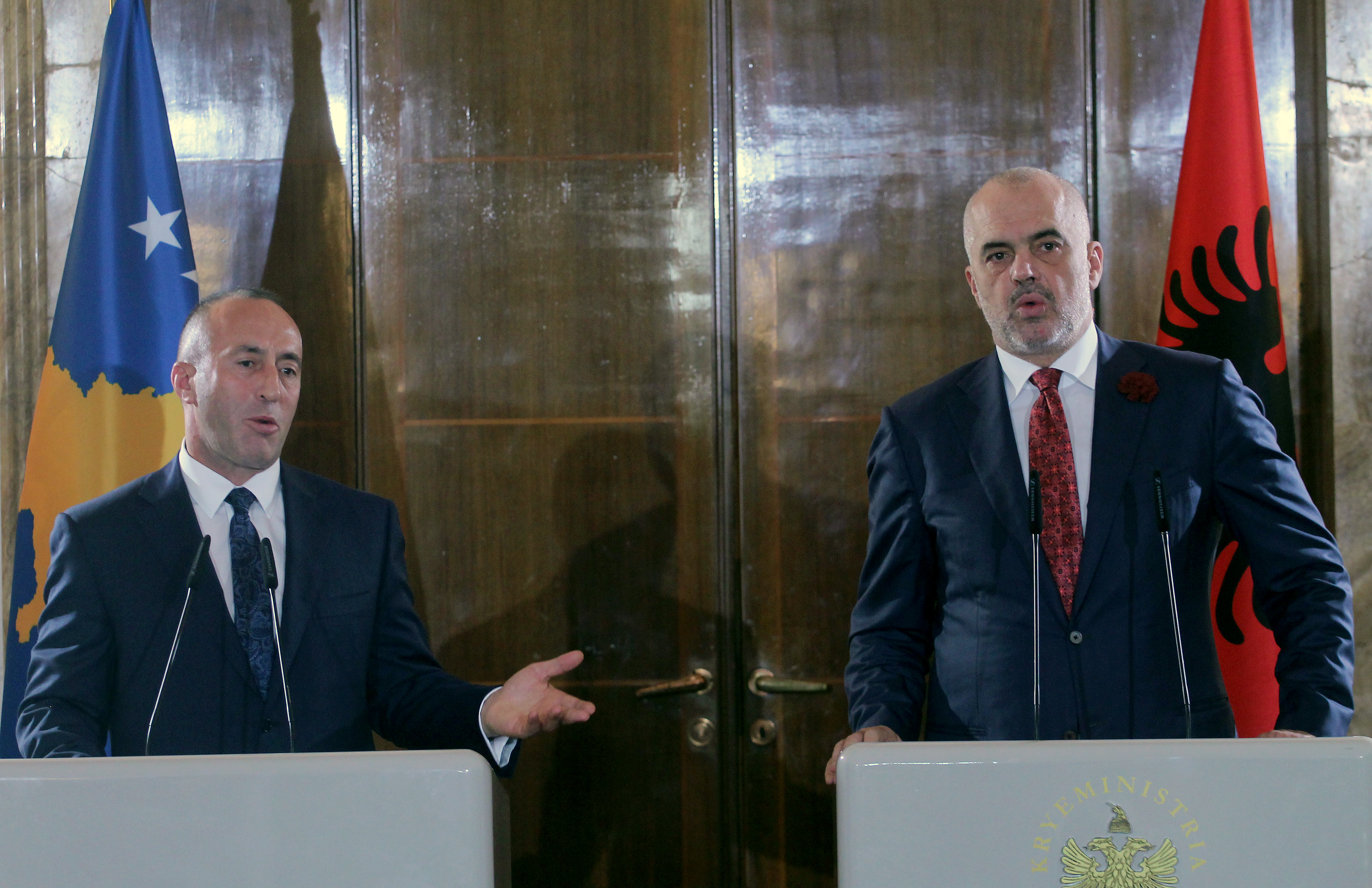 Tirana 27.09.2017. Ramuš Haradinaj, Edi Rama Foto: EPA-EFE/MALTON DIBRA