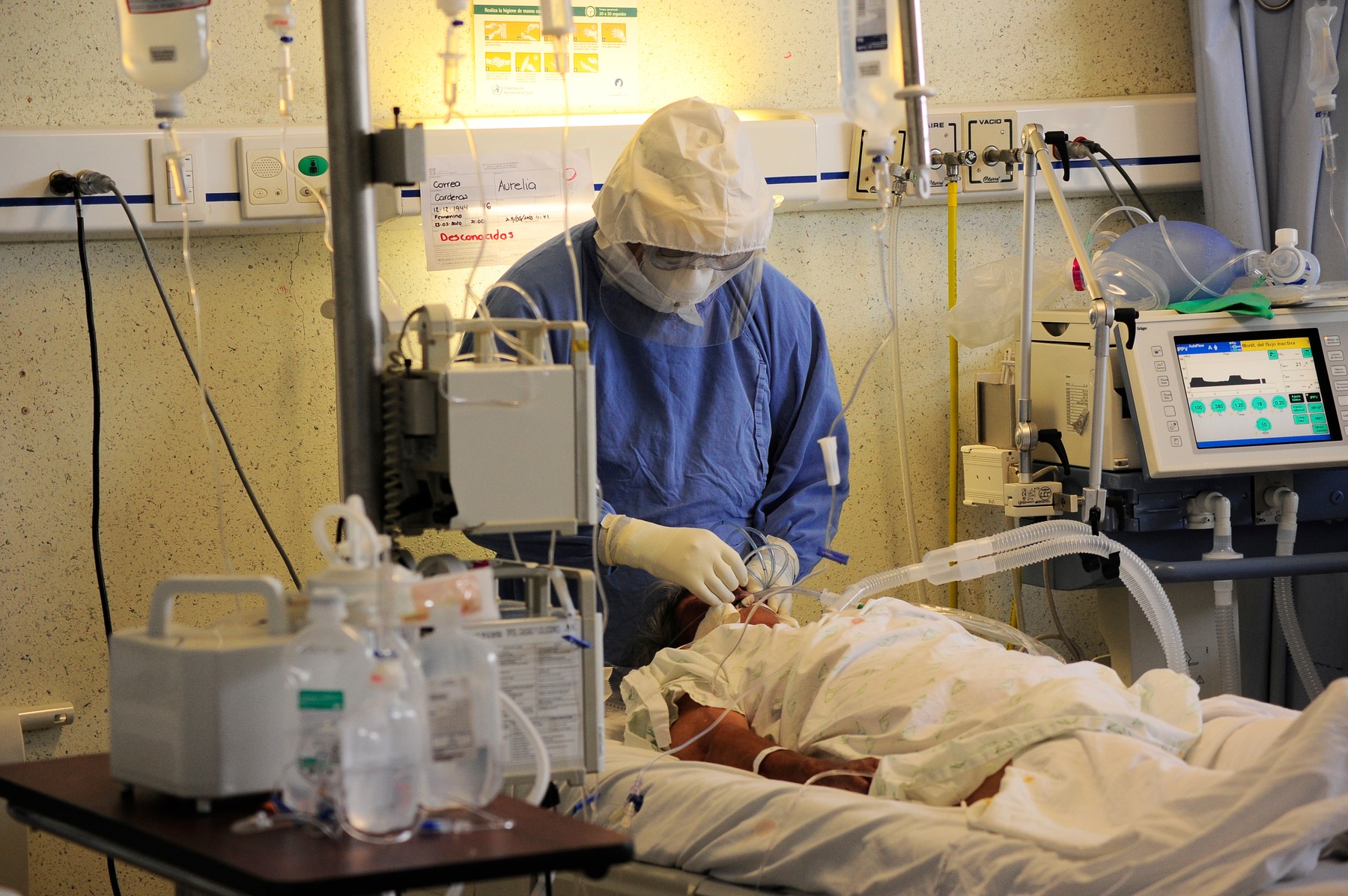 Non Exclusive: Health Workers  In Front Line To Treat Patients With COVID-19