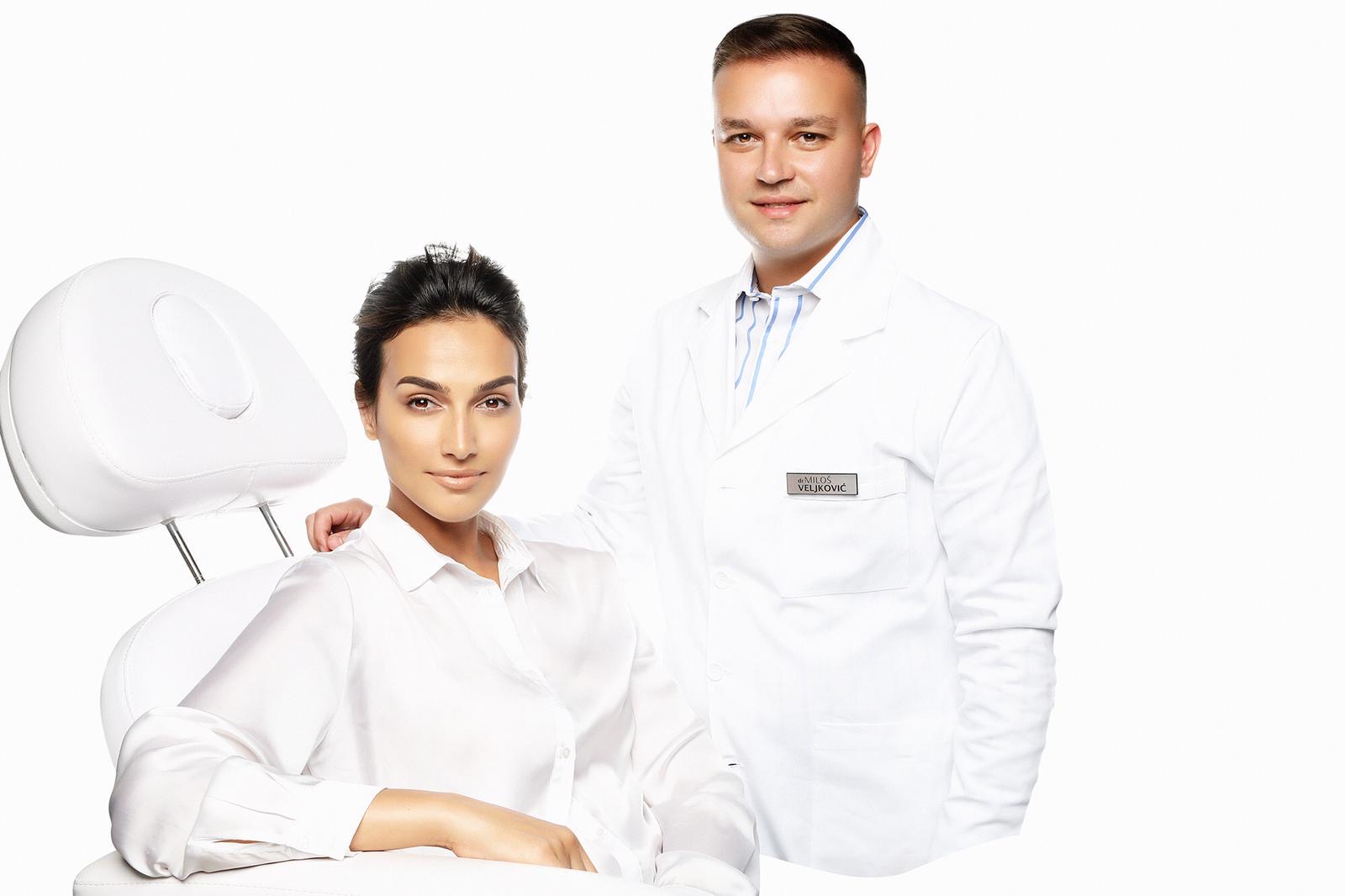 Slika sa Boženom Lazarevic (na instagramu poznatijom “Lutak”) manekenka i influenserka