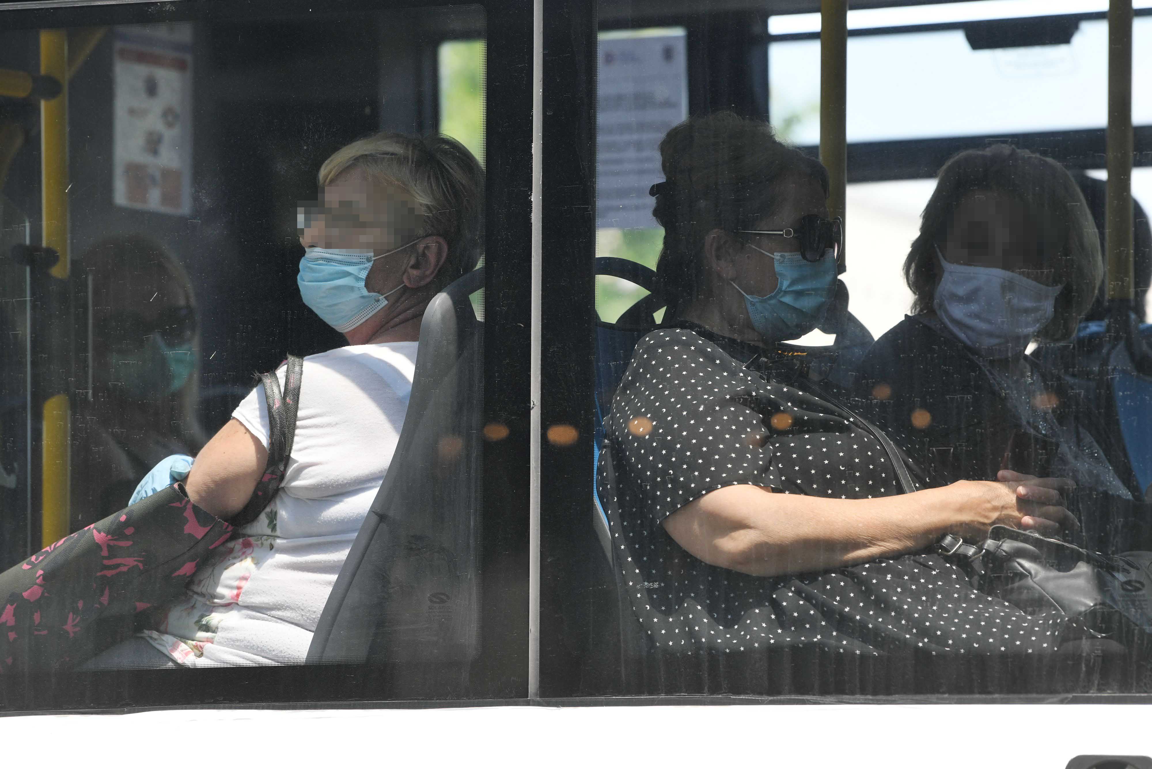 Beograd 25.06.2020. GSP, autobus, gradski saobraćaj, javni prevoz, gradski prevoz, putnici, koronavirus, mere zaštite, maska, maske Foto: Filip Krainčanić/Nova.rs