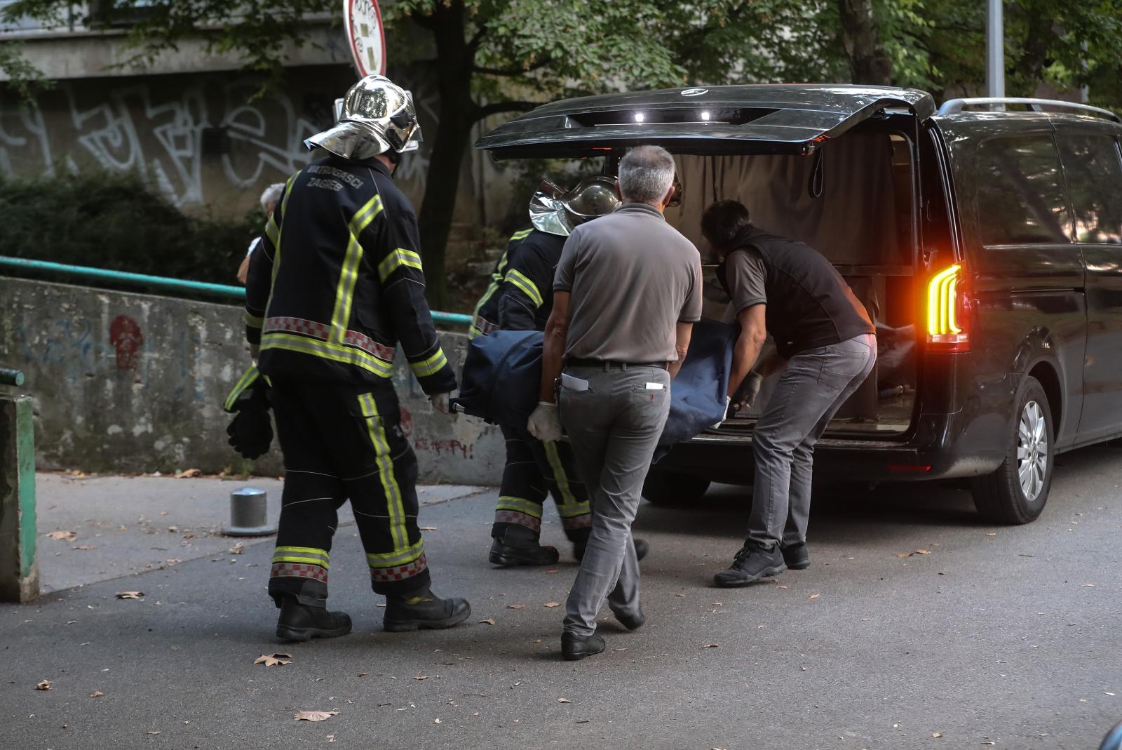 Zagreb: Policijski očevid na Savici gdje su pronađena dva muška tijela