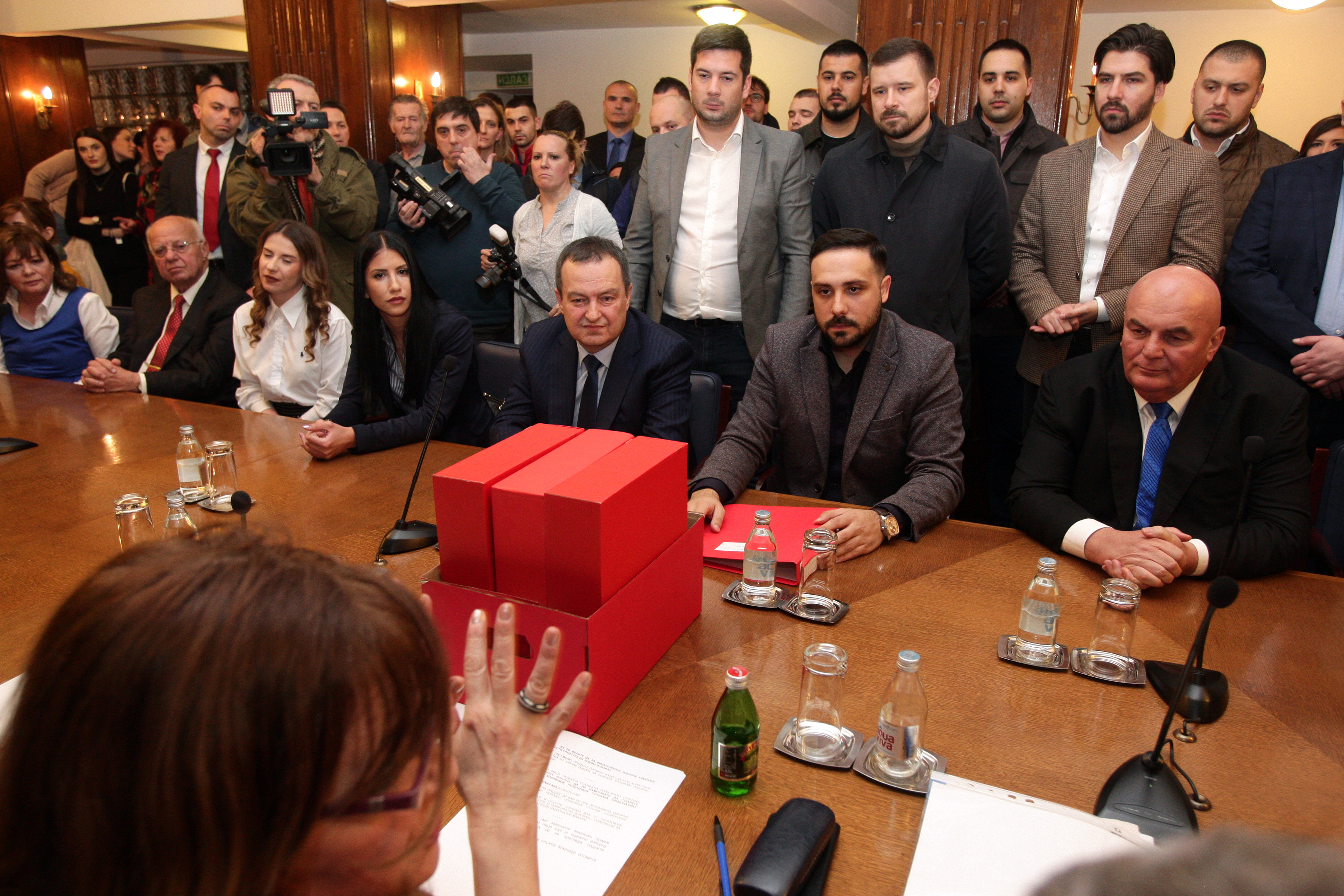 Beograd, 6. marta 2020 -  Predstavnici Socijalisticke partije Srbije (SPS) i Jedinstvene Srbije (JS) predali su danas izbornu listu Republickoj izbornoj komisiji (RIK). FOTO TANJUG/ SAVA RADOVANOVIC/ bs

FOTO TANJUG/ SAVA RADOVANOVIC/ bs