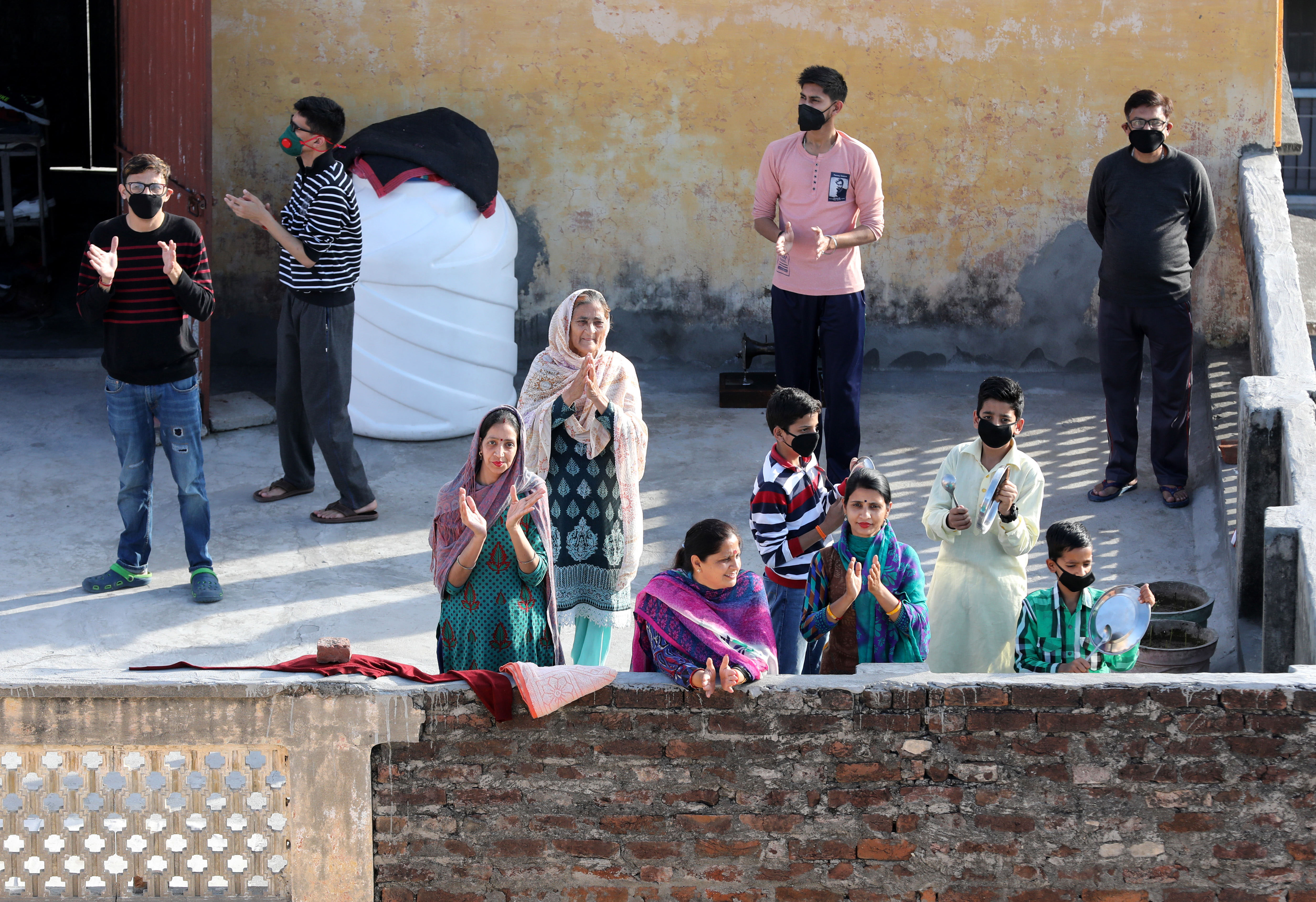 Koronavirus Indija, policijski čas