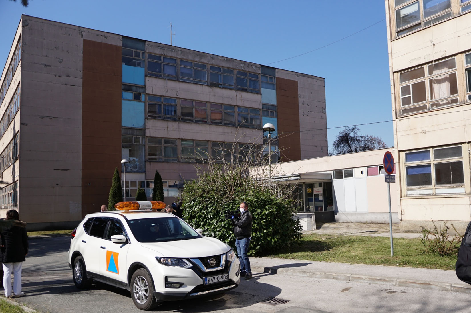 03.04.2020., Banja Luka, Bosna i Hercegovina - Obilazak stare zgrade Kirurgije koja je prenamijenjena za pacijente oboljele od Covida-19. Zgrada Kirurgije opremljena je sa dvije operacijske sal, a postavljeno je 400 kreveta. Photo: Dejan Rakita/PIXSELL
