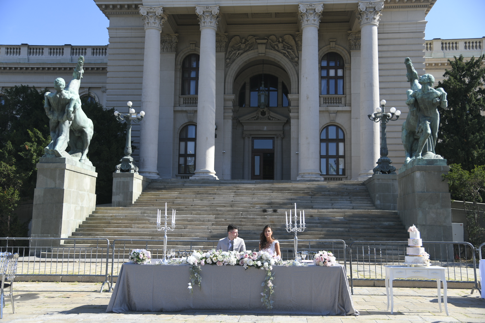 Beograd 26.08.2020. Svadba, venčanje u doba korone. Performans, svadba, venčanje, Skupština Srbije, mladoženja, mlada Foto: Nemanja Jovanović/Nova.rs