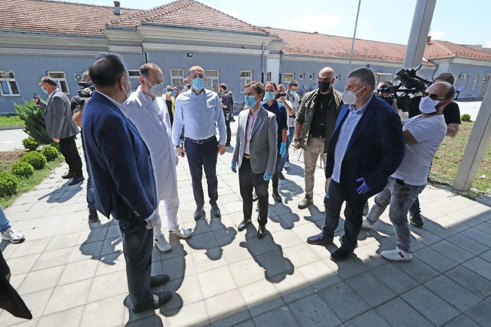 Mesto: Novi Pazar
Datum: 30.06.2020
Dogadjaj: DRUŠTVO/OPŠTINE - premijerka Ana Brnabiæ posetila je bolnicu u Novom pazaru i razgovarala s nadležnima o stanju u gradu u vezi sa širenjem pandemije
Licnosti:Ana Brnabiæ