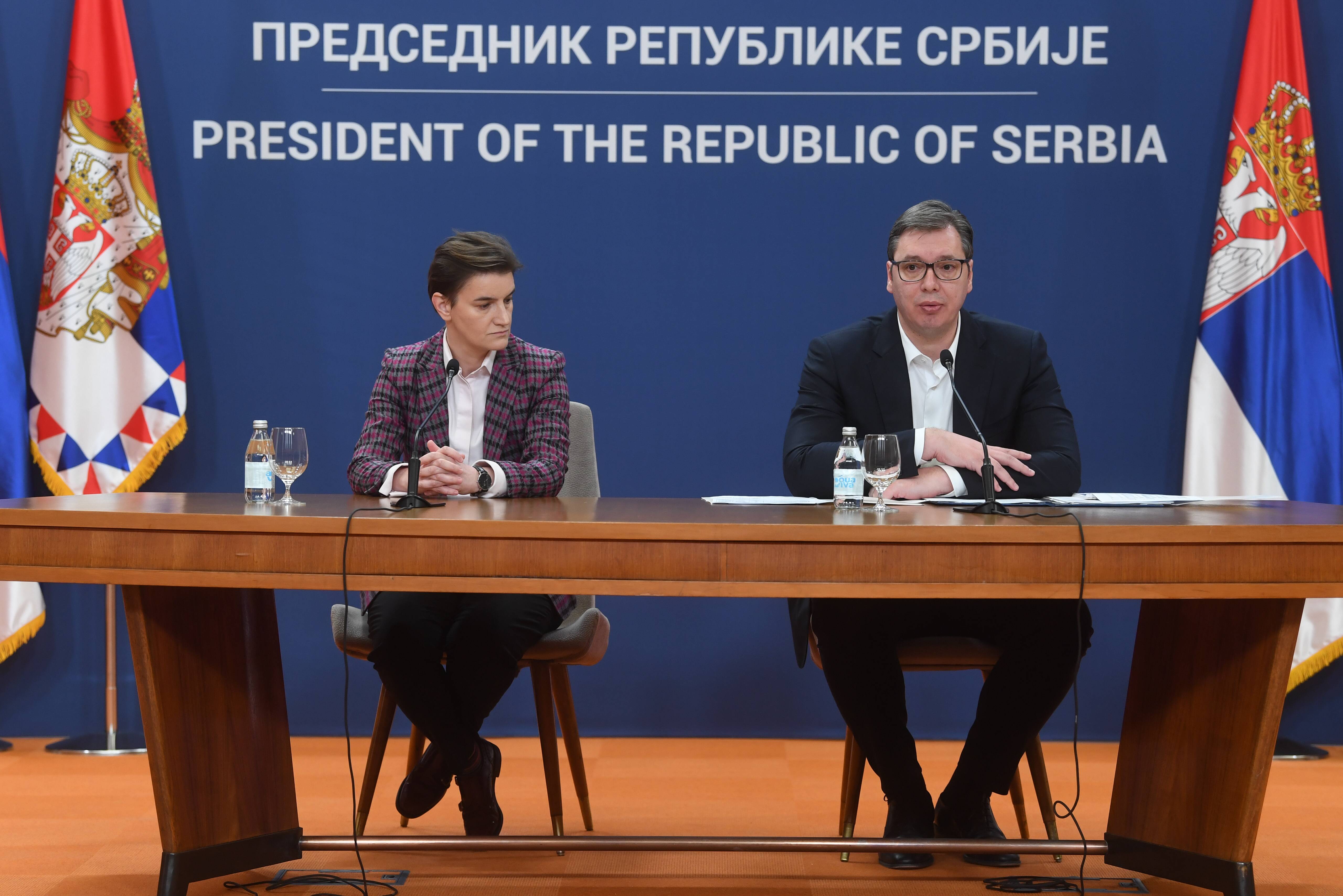 Beograd, 17.03.2020. - Predsednik Srbije Aleksandar Vučić i premijerka Srbije Ana Brnabić obratili su se javnosti, veseras u Palati Srbija u Beogradu. (BETAPHOTO/Predsednistvo Srbije/Dimitrije Goll/DS)