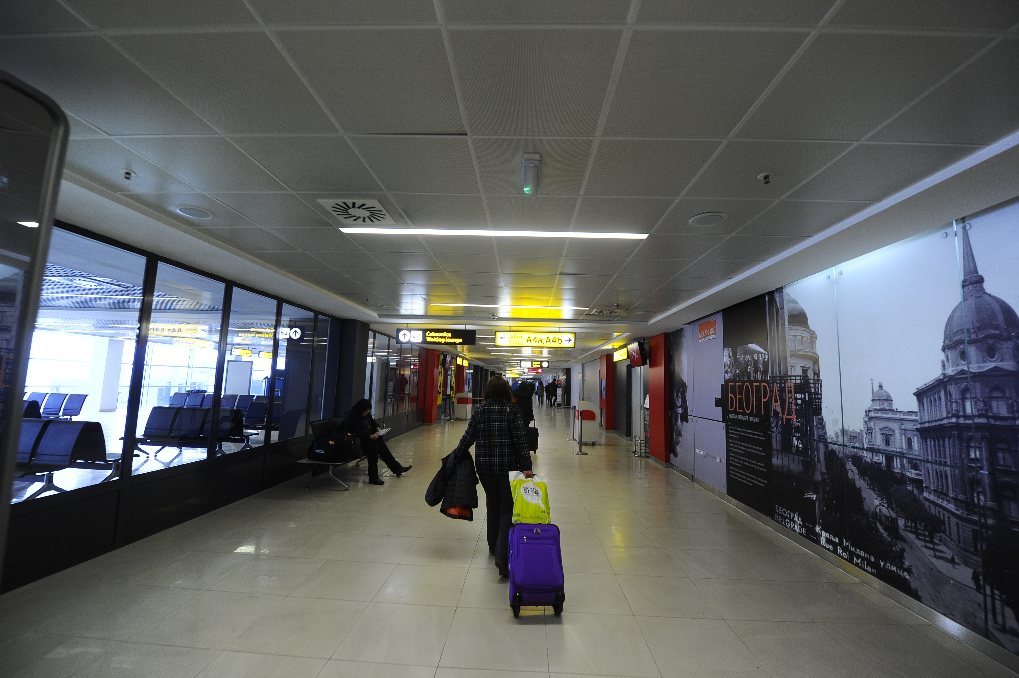 BEOGRAD 17.12.2015 Aerodrom Nikola Tesla, putnici Foto:Vesna Lalić