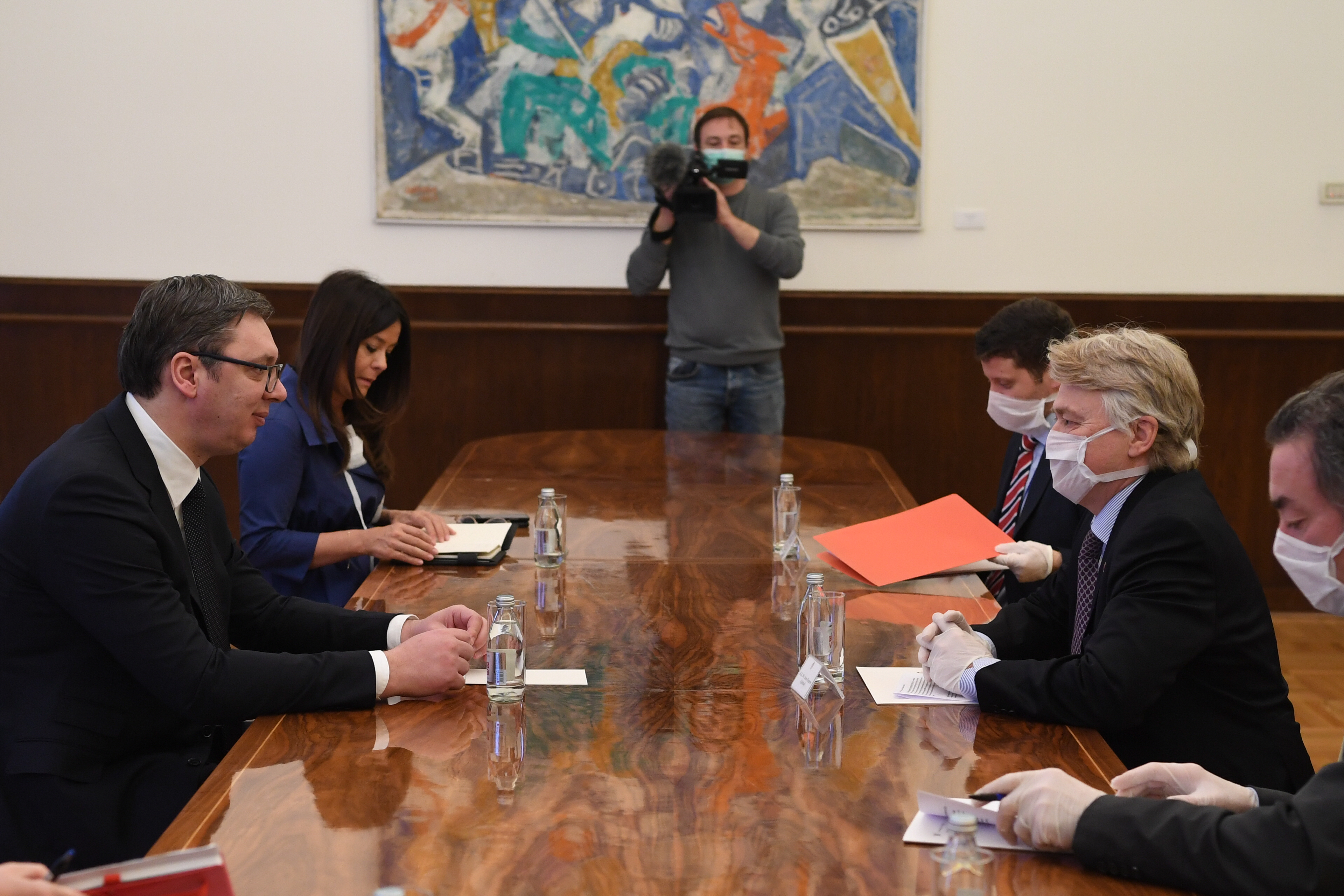 Beograd, 20. marta 2020.- Predsednik Srbije Aleksandar Vucic (L) sastao se danas sa norveskim ambasadorom u Srbiji Jernom Eugenom Jelstadom (D). PREDSEDNISTVO SRBIJE