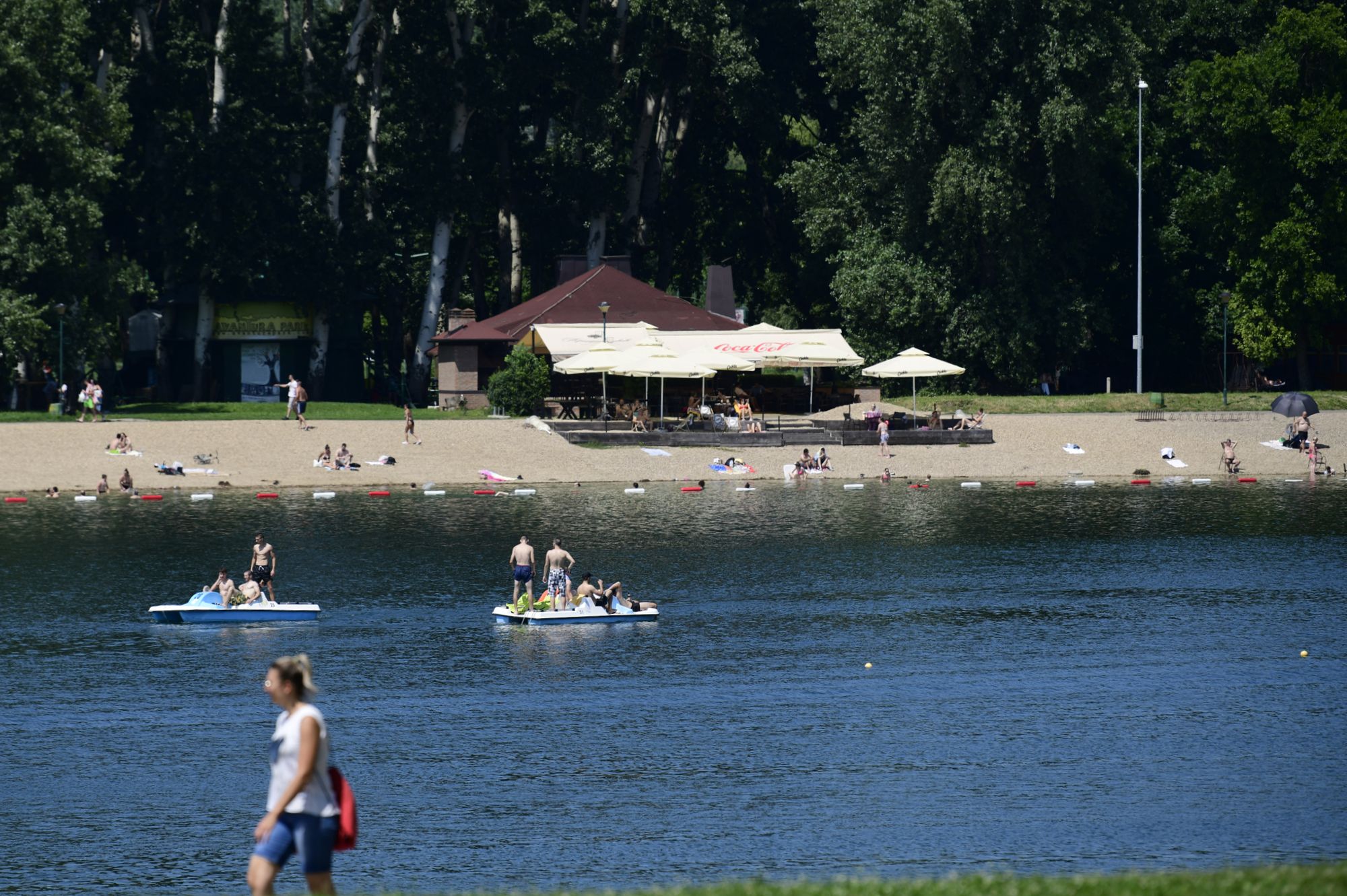 28.06.2020. Ada Ciganlija, koronavirus, korona, da li se postuju mere, lepo vreme, vrucina, Foto: Goran Srdanov/Nova.rs