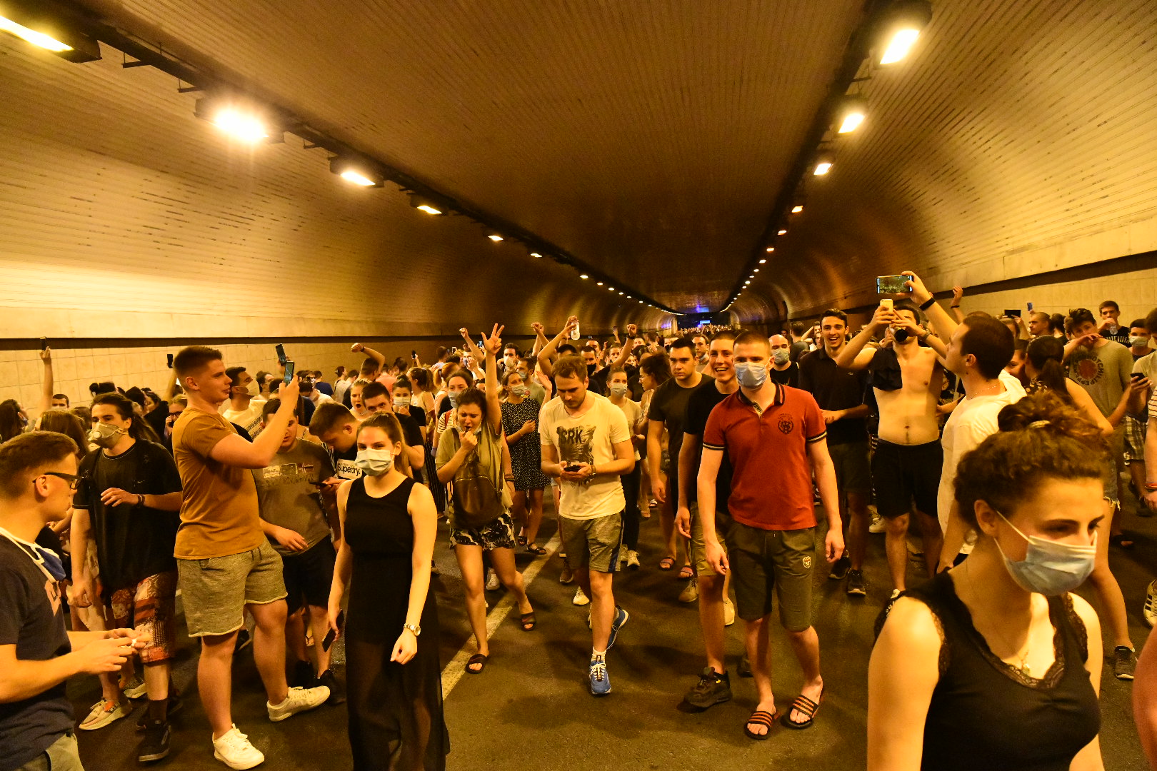 Beograd 02.07.2020. Terazijski tunel, Iseljavanje studenata iz Studentskog doma, Studentski grad, Studenti Foto: Vladislav Mitić/Nova.rs