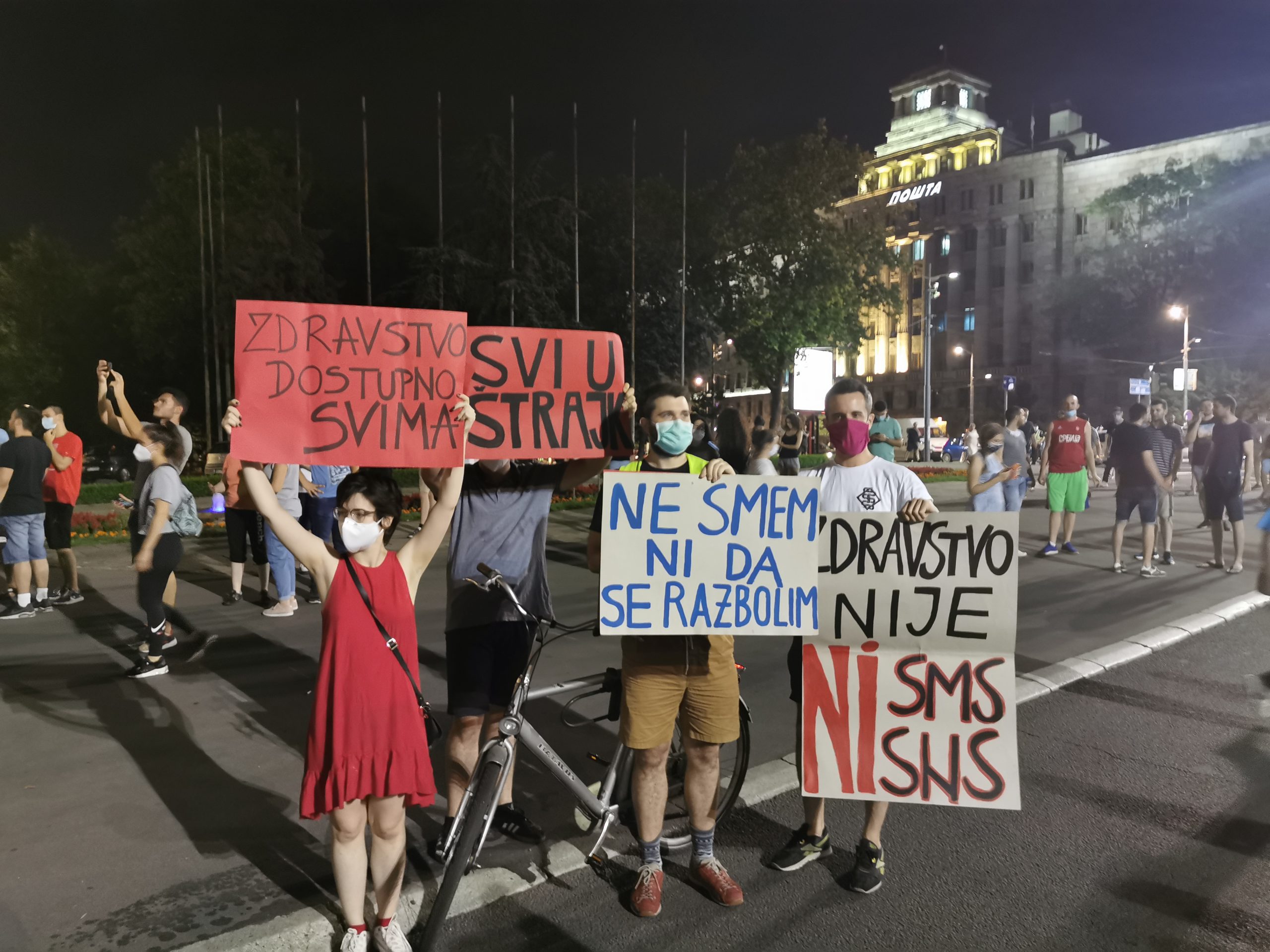 Beograd 02.07.2020. Transparent, transparenti, Skupština, Studenti. Iseljavanje studenata iz Studentskog doma, Studentski grad, Foto: Tanja Milovanović/Nova.rs