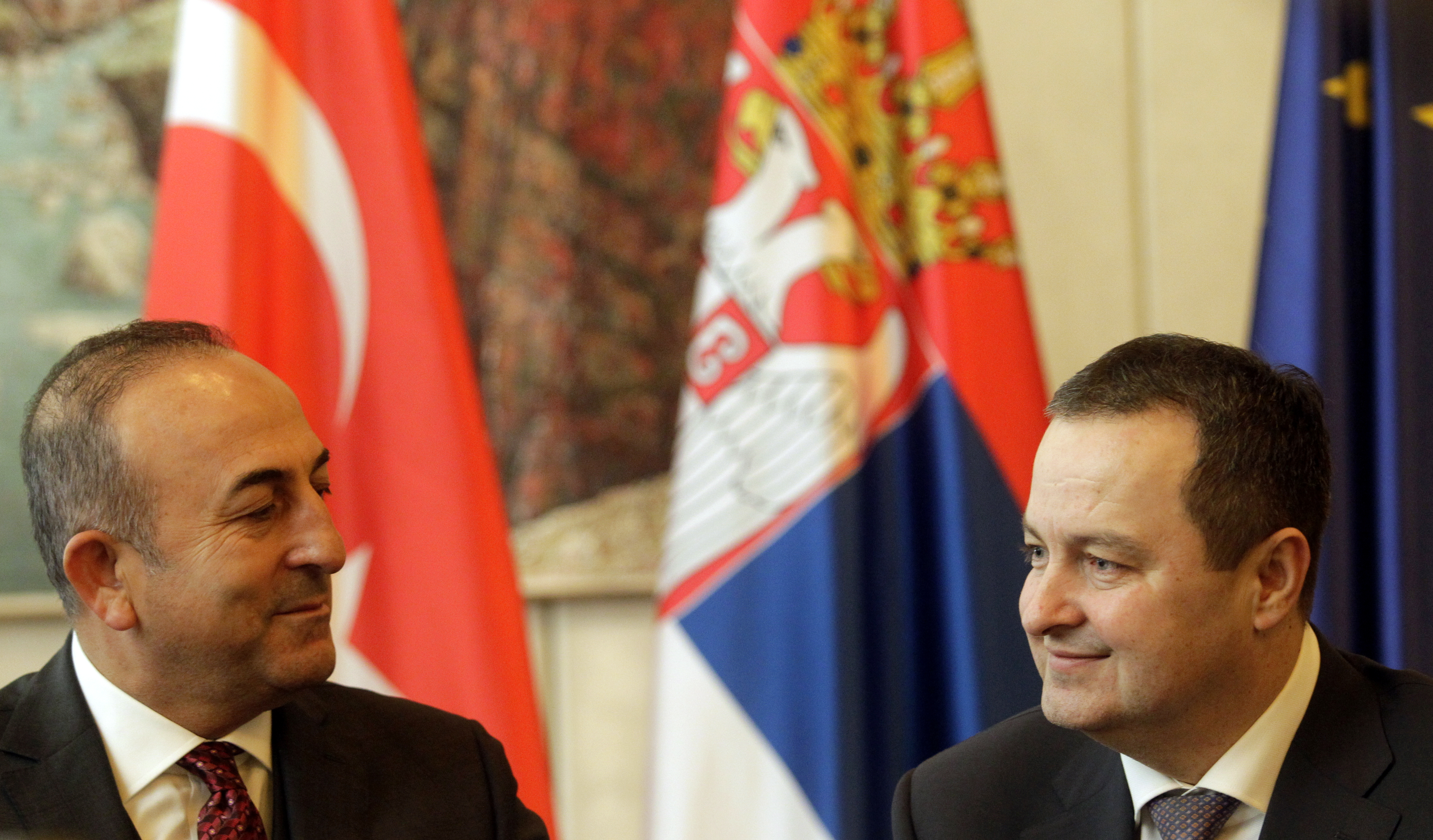 Mevlut Čavušoglu, Ivica Dačić
epa05082257 Turkish Foreign Minister Mevlut Cavusoglu (L) talks with Serbian Foreign Minister Ivica Dacic in Belgrade, Serbia, 28 December 2015.  EPA/KOCA SULEJMANOVIC
