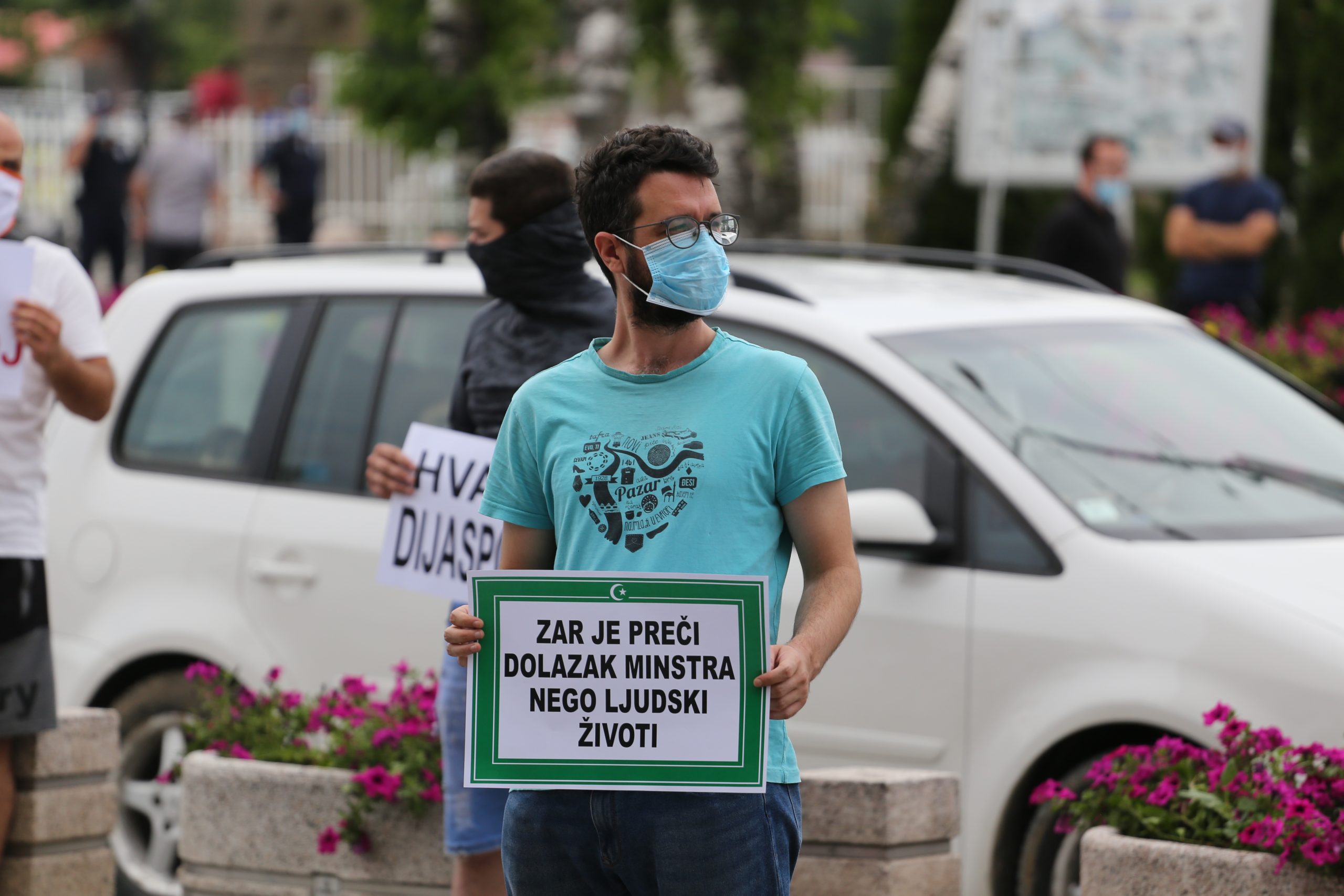 Novi Pazar, 05.07.2020. Protest ispred Gradske uprave u Novom Pazaru Foto: Irfan Ličina/Nova.rs