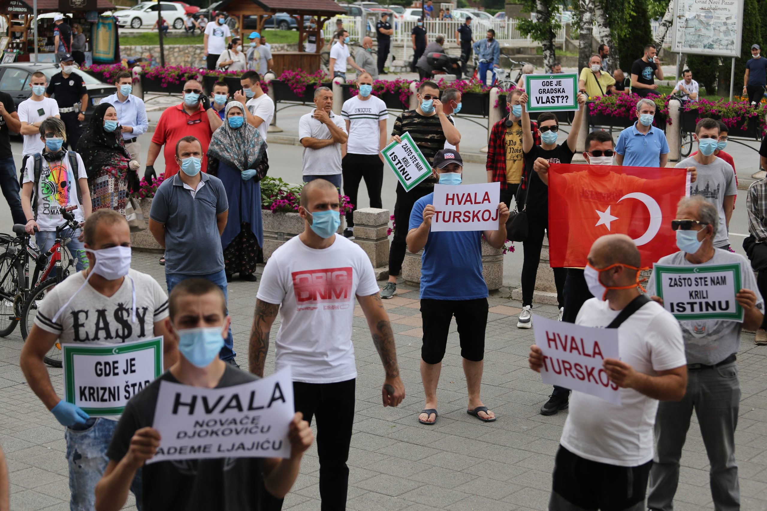 Novi Pazar, 05.07.2020. Protest ispred Gradske uprave u Novom Pazaru Foto: Irfan Ličina/Nova.rs