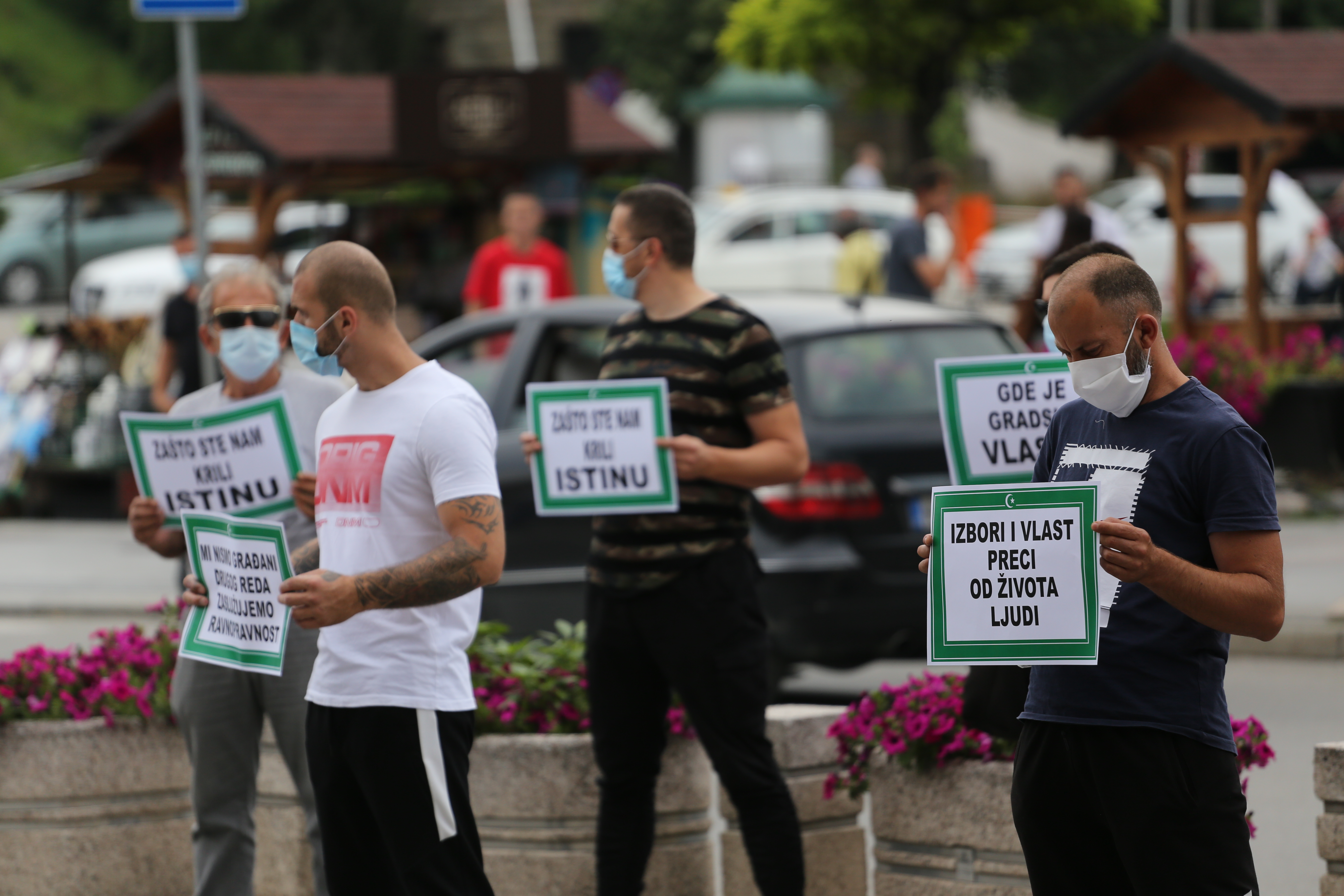 Novi Pazar, 05.07.2020. Protest ispred Gradske uprave u Novom Pazaru Foto: Irfan Ličina/Nova.rs