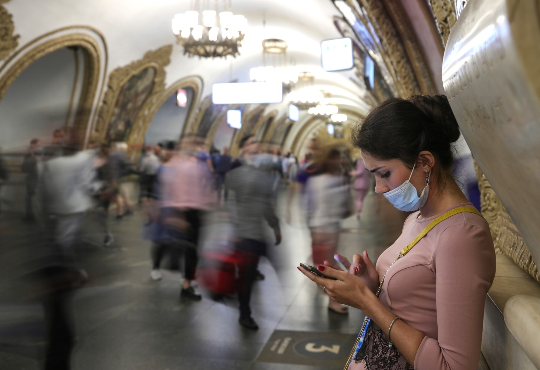 MOSCOW, RUSSIA - AUGUST 3, 2020: A woman scrolls on her phone at Kiyevskaya station of the Moscow Metro. Sergei Bobylev/TASS,Image: 549542772, License: Rights-managed, Restrictions: , Model Release: no, Credit line: Sergei Bobylev / TASS / Profimedia