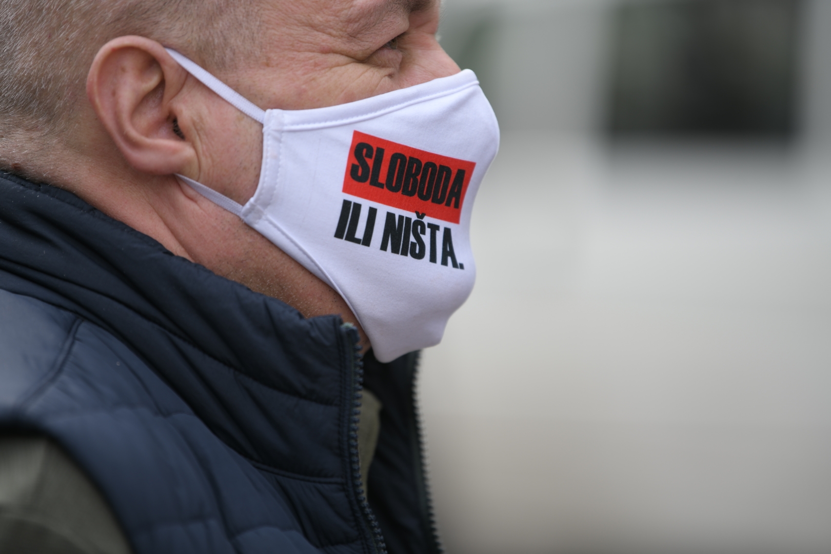 Beograd 18.10.2020. Protest ispred Cvijete Zuzoric u znak podrske umetnicima cija je izlozba iscepana u Staroj kapetaniji. Cvijeta Zuzoric, protest, umetnici, umetnik, karikature, karikaturisti, Momci