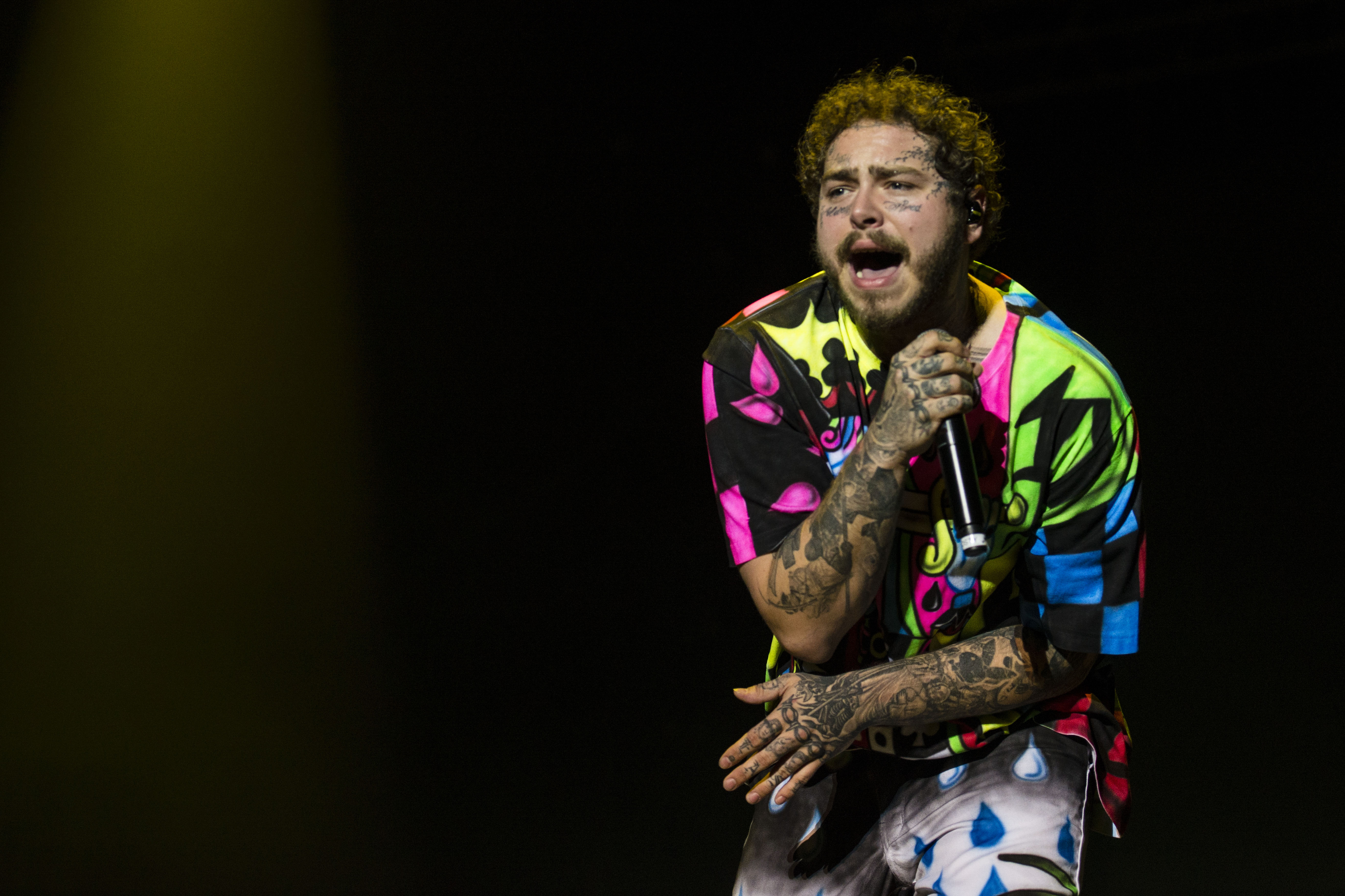epa07763507 US singer Post Malone performs during a concert at the 23rd edition of Meo Sudoeste Festival at Herdade da Casa Branca, Zambujeira do Mar, Portugal, 08 August 2019.  EPA-EFE/TIAGO CANHOTO