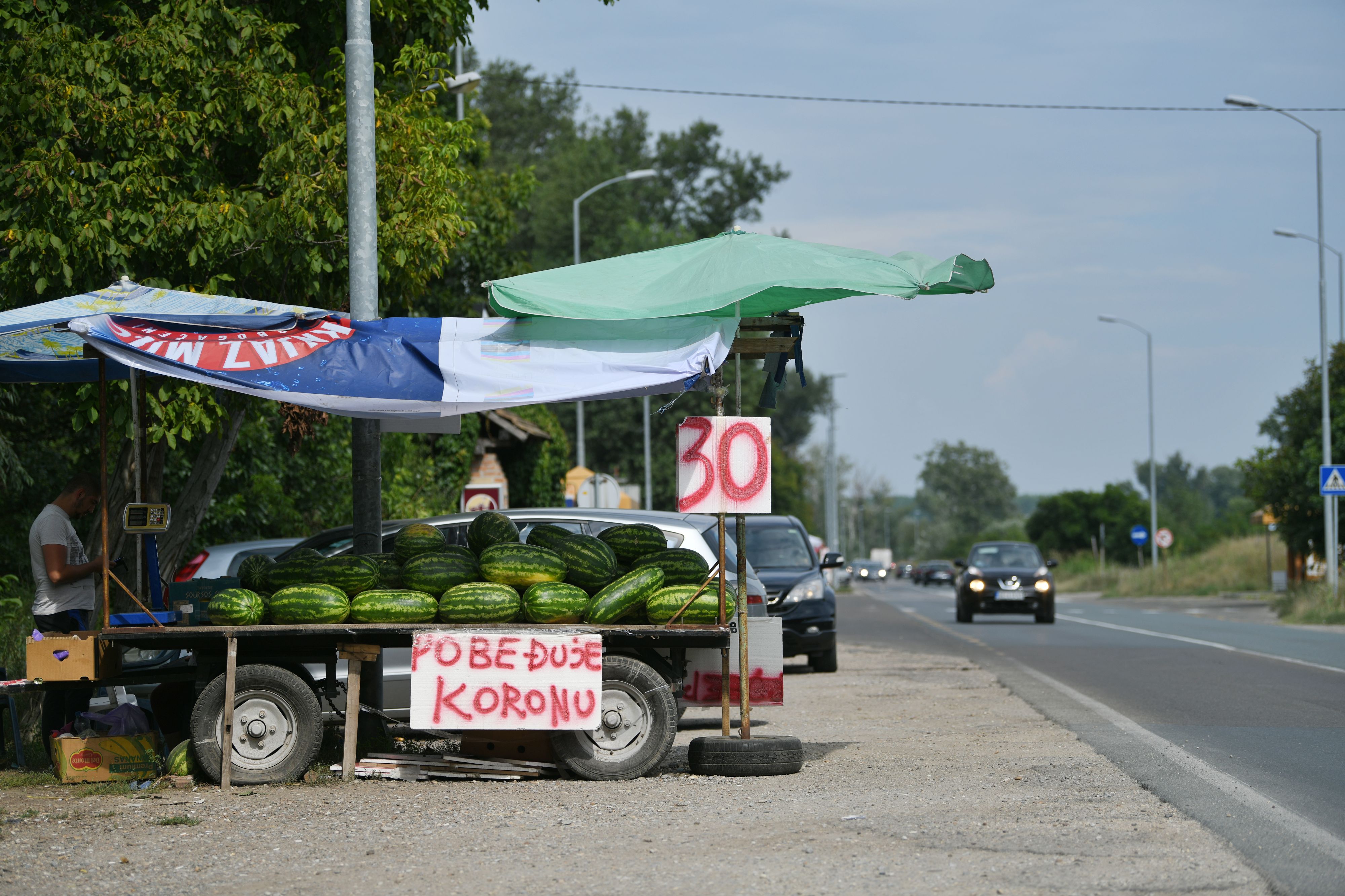 Beograd 18.08.2020. Lubenica, lubenice, prodaja lubenica, autoput, u pravcu Pančeva, pobeđuje koronu, pobedjuje koronu, koronavirus Foto: Filip Krainčanić/Nova.rs
