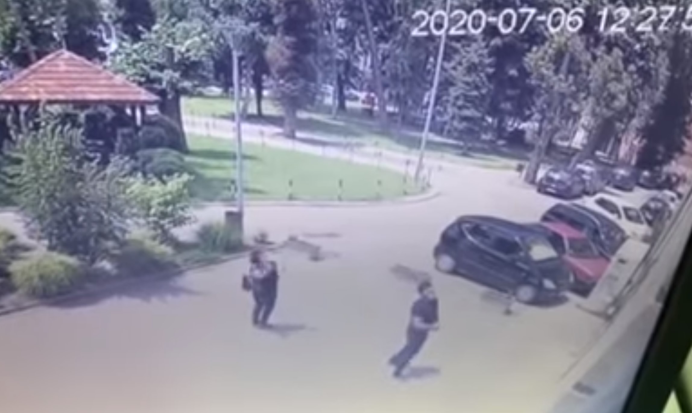 Niš, Pacijenti kovid bolnice u Nišu bacaju svoje stvari porodici kroz prozor